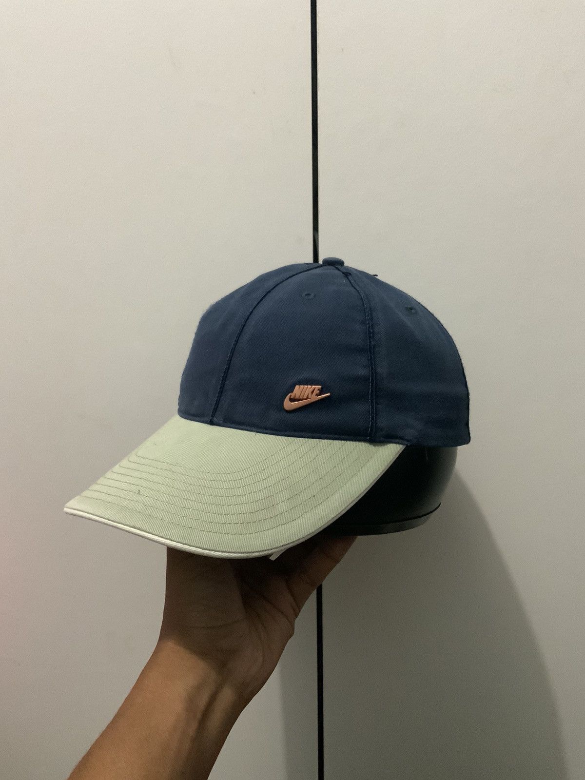 Nike Vintage Faded Disstressed Nike Strapback 90s Hat/Cap Size ONE SIZE - 1 Thumbnail
