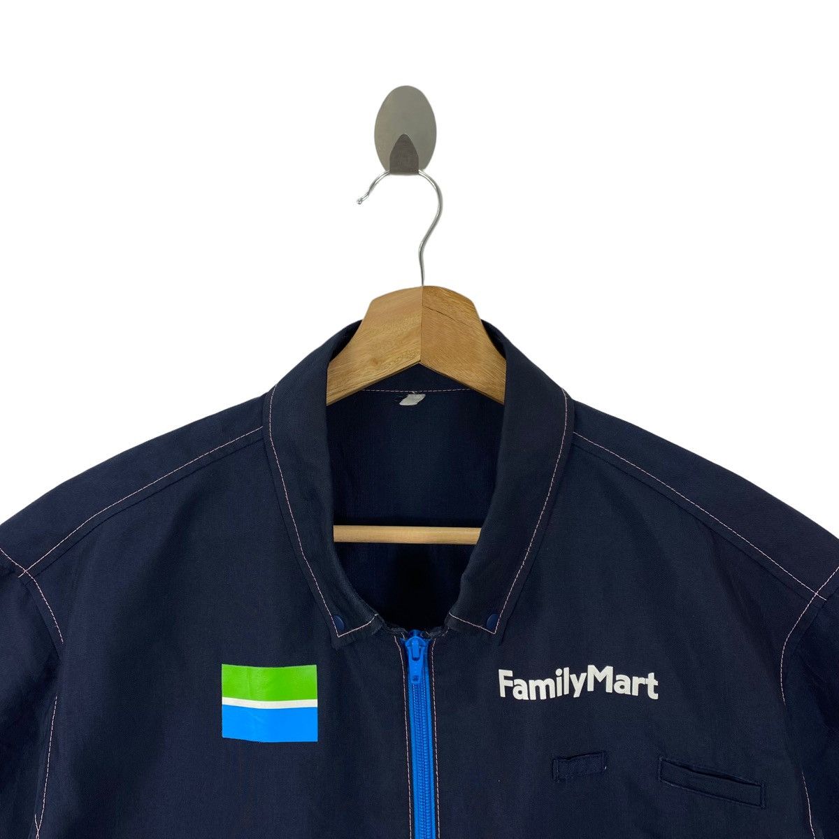 Vintage FAMILY MART Supermarket Convenience Store Staff Short Sleeve Size US L / EU 52-54 / 3 - 4 Thumbnail