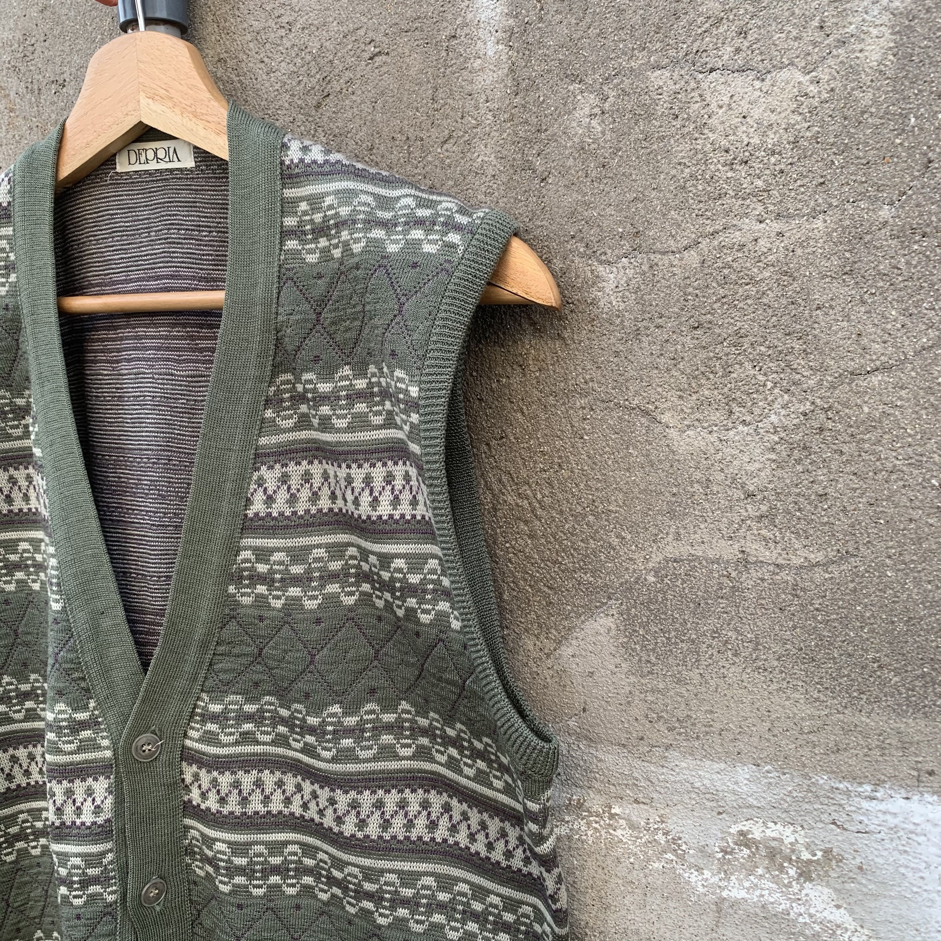 Aran Isles Knitwear DEPRIA Japan Knit Arts Sleeveless Vest Nice Design Size US S / EU 44-46 / 1 - 5 Thumbnail