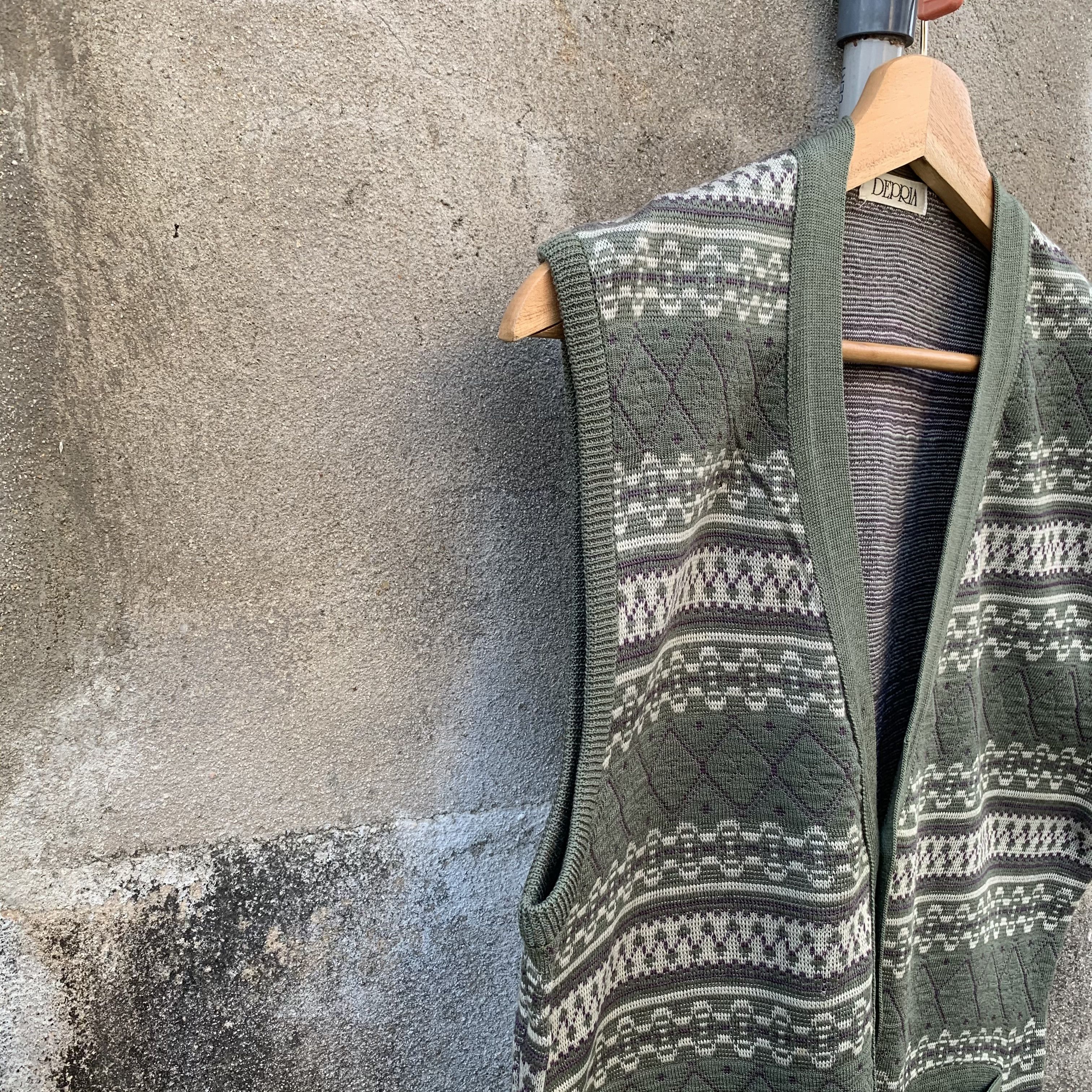 Aran Isles Knitwear DEPRIA Japan Knit Arts Sleeveless Vest Nice Design Size US S / EU 44-46 / 1 - 4 Thumbnail