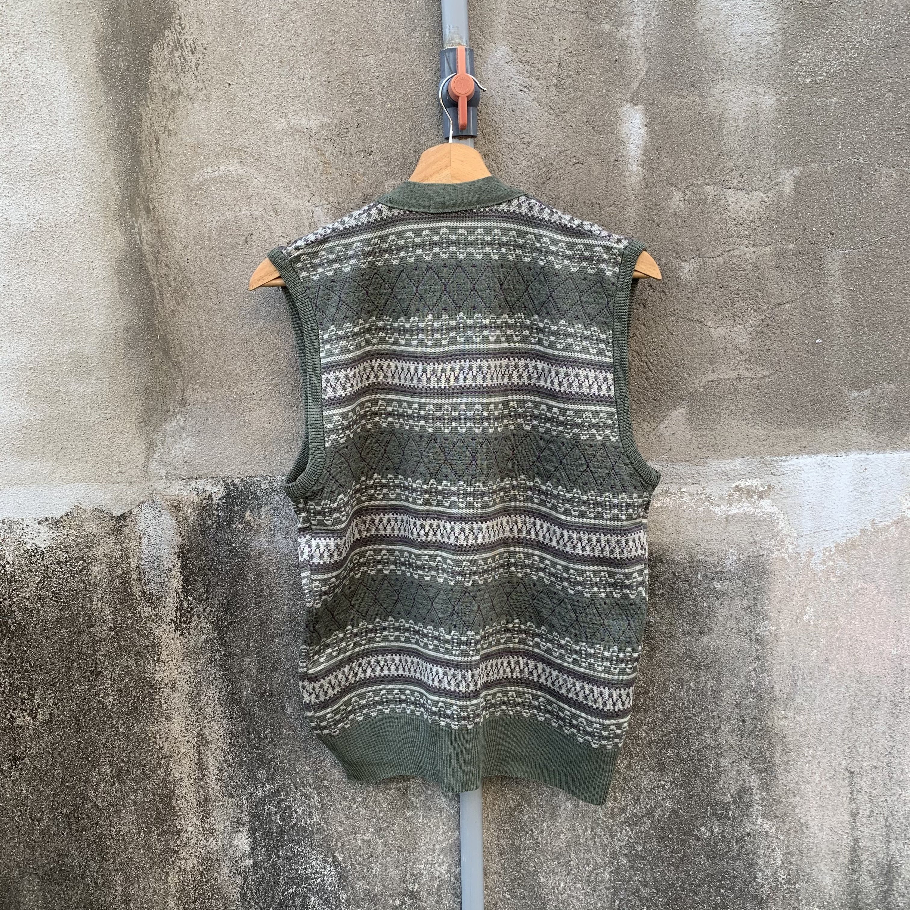 Aran Isles Knitwear DEPRIA Japan Knit Arts Sleeveless Vest Nice Design Size US S / EU 44-46 / 1 - 10 Thumbnail
