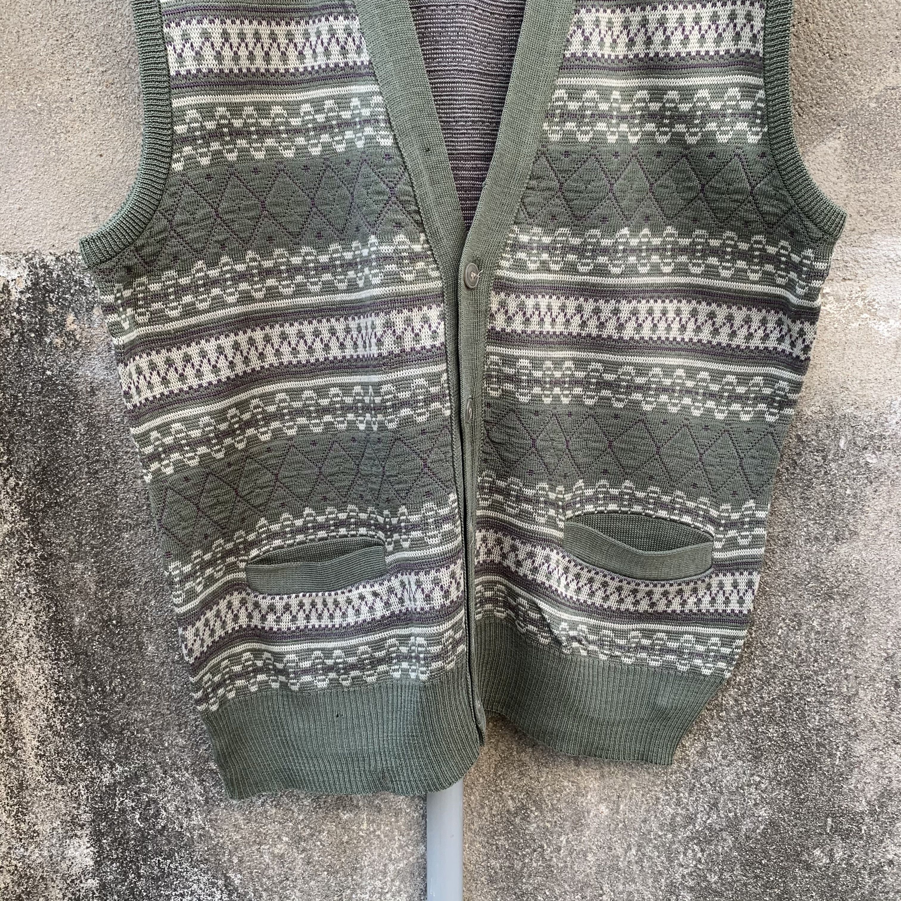 Aran Isles Knitwear DEPRIA Japan Knit Arts Sleeveless Vest Nice Design Size US S / EU 44-46 / 1 - 3 Thumbnail