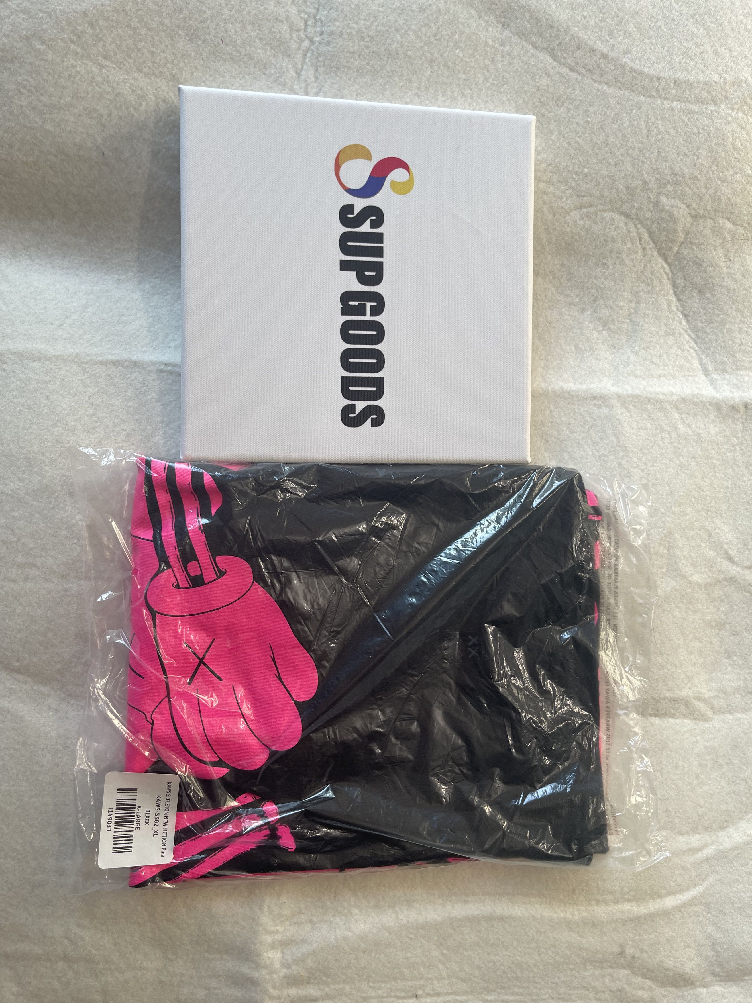 Kaws KAWS SKELETON NEW FICTION T-shirt Black Pink Size XL Size US XL / EU 56 / 4 - 3 Thumbnail