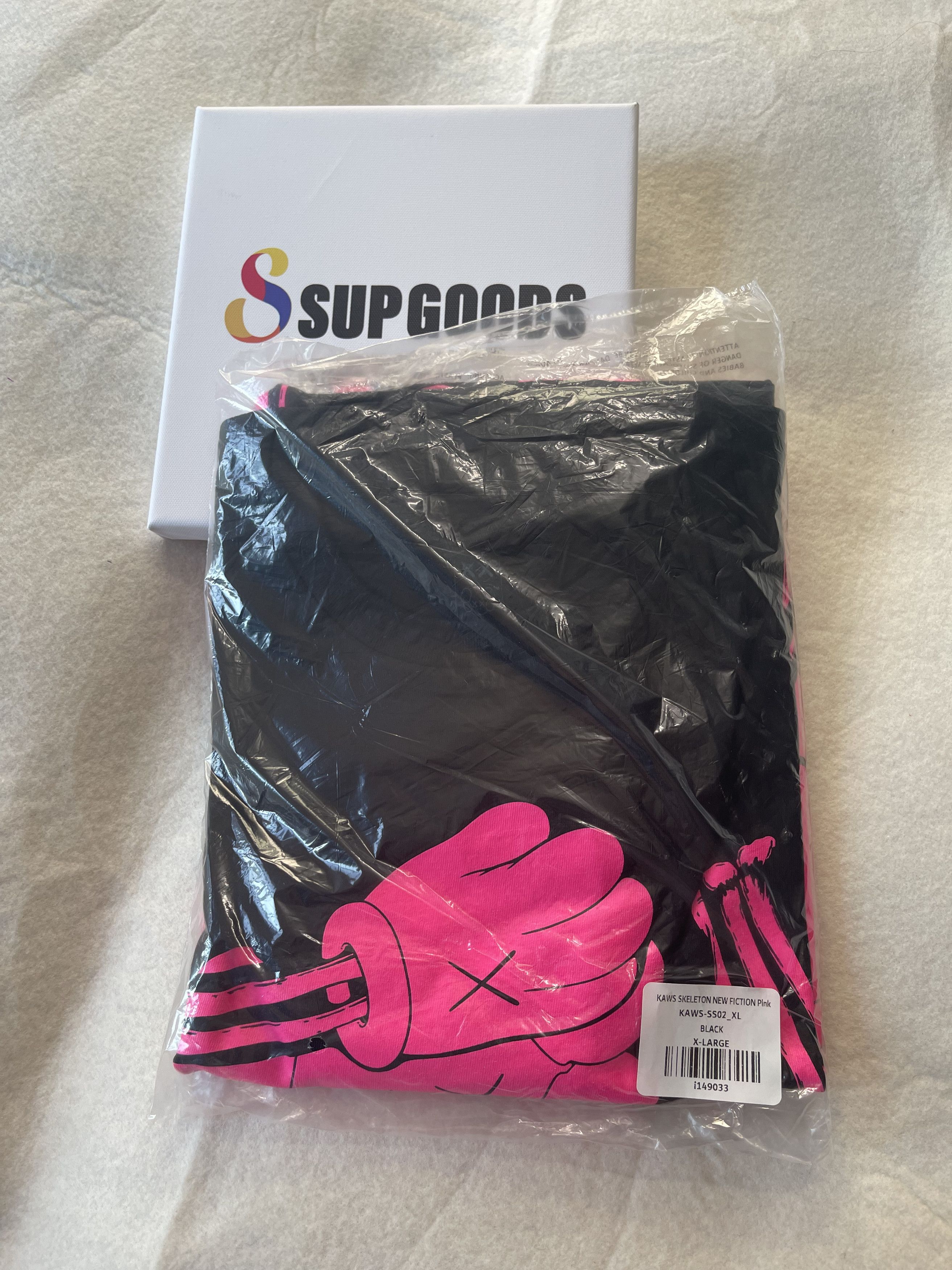 Kaws KAWS SKELETON NEW FICTION T-shirt Black Pink Size XL Size US XL / EU 56 / 4 - 5 Thumbnail