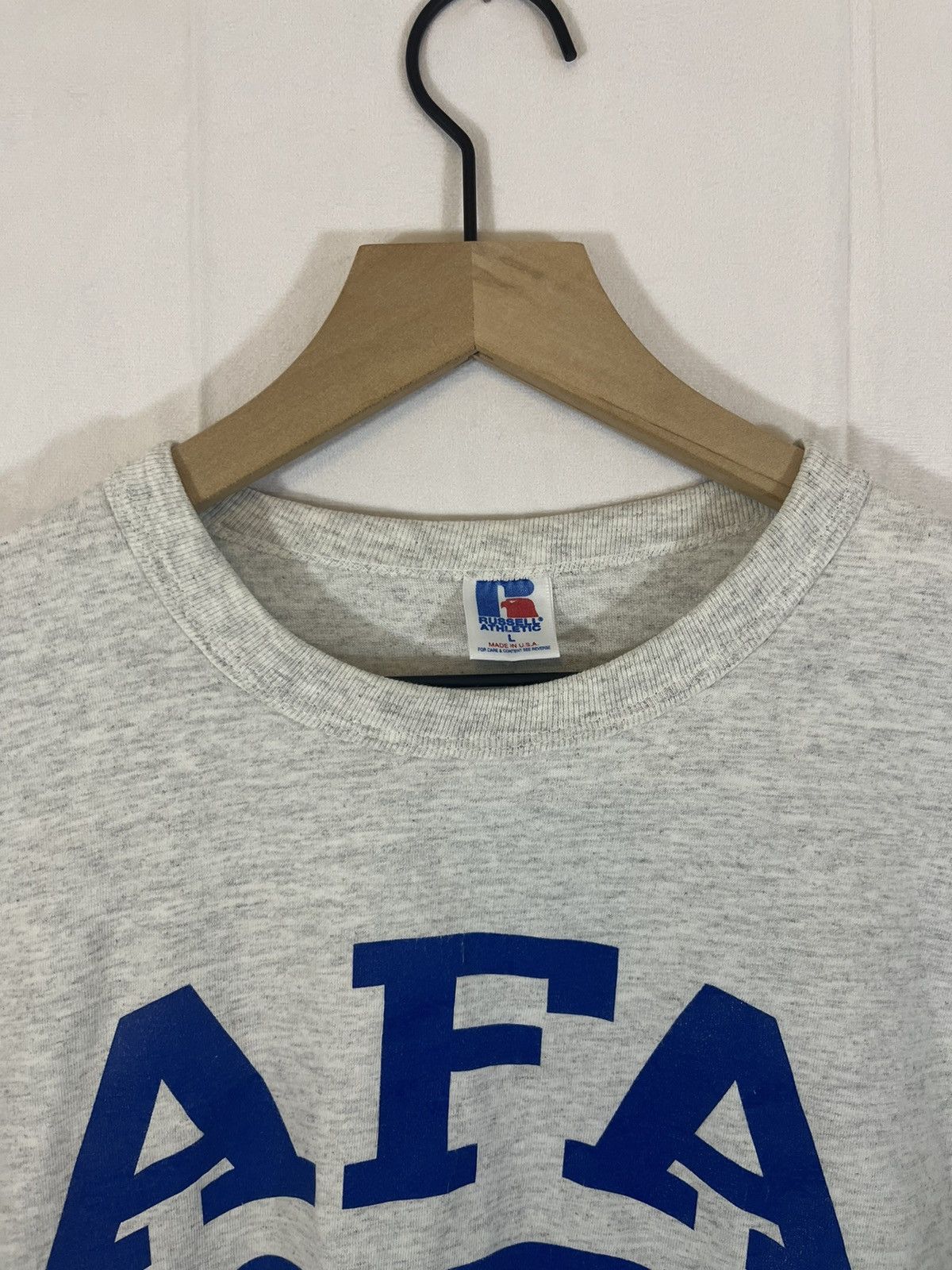 Russell Athletic × Vintage Vintage Russell Athletic Distressed Tee Size US L / EU 52-54 / 3 - 4 Thumbnail