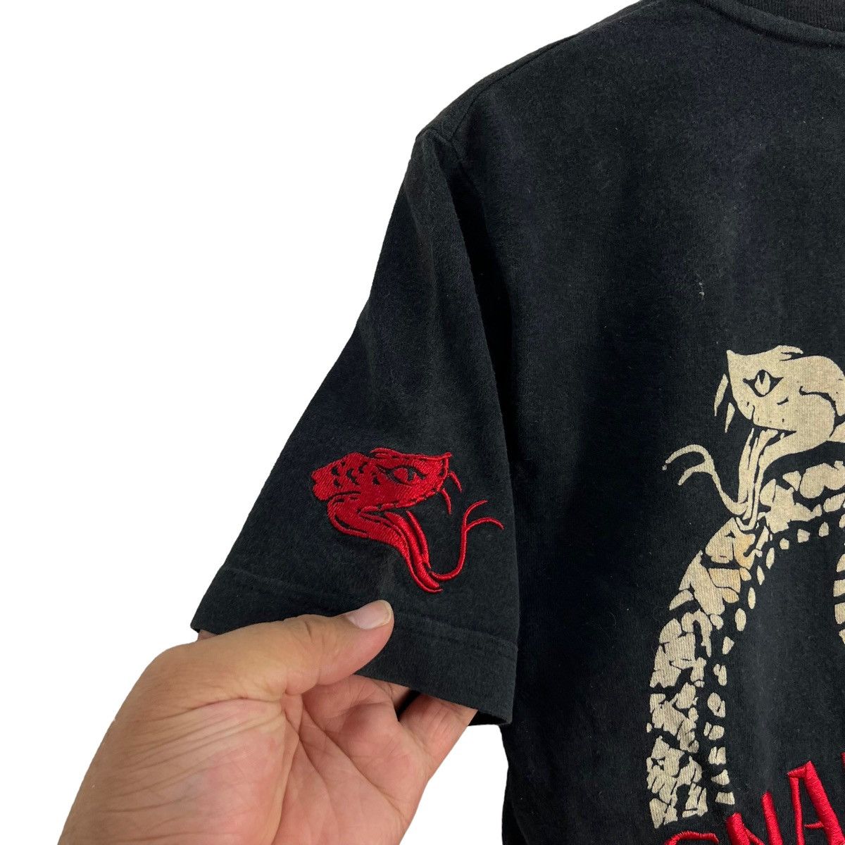 Japanese Brand VINTAGE CROWS PUNK DESIGN BIG LOGO TEE RARE WEARS Size US S / EU 44-46 / 1 - 6 Thumbnail