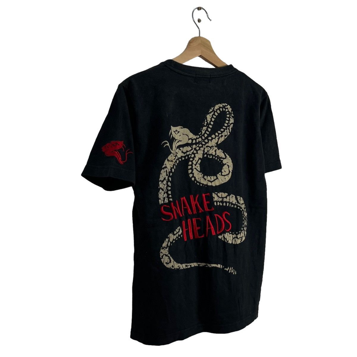 Japanese Brand VINTAGE CROWS PUNK DESIGN BIG LOGO TEE RARE WEARS Size US S / EU 44-46 / 1 - 8 Thumbnail