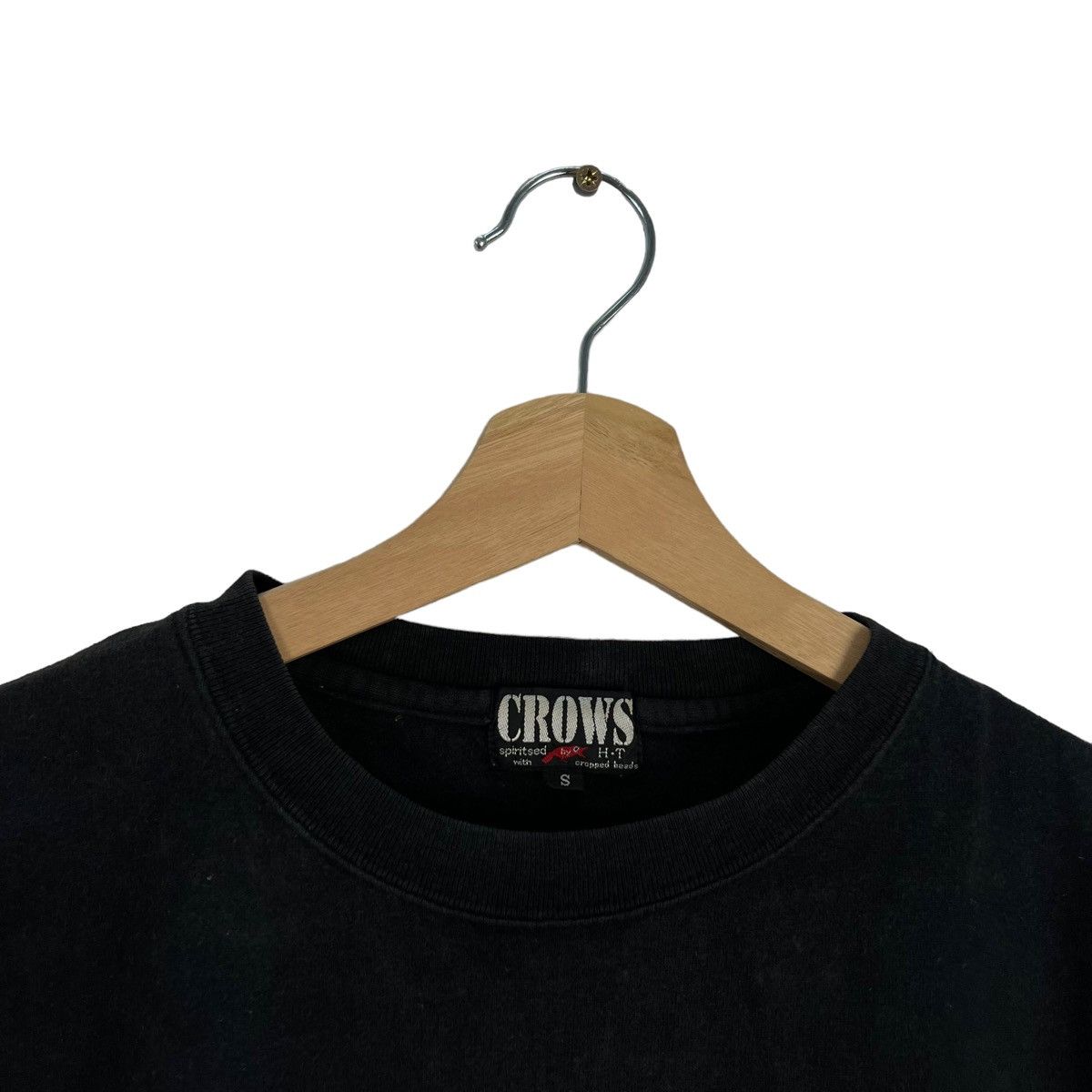 Japanese Brand VINTAGE CROWS PUNK DESIGN BIG LOGO TEE RARE WEARS Size US S / EU 44-46 / 1 - 4 Thumbnail