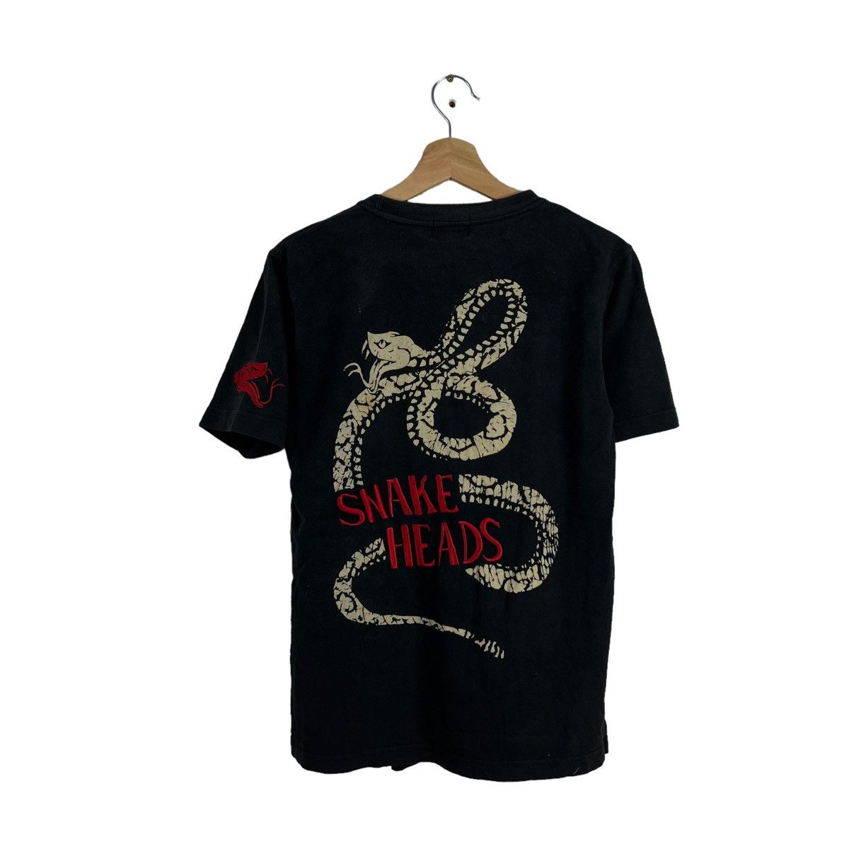 Japanese Brand VINTAGE CROWS PUNK DESIGN BIG LOGO TEE RARE WEARS Size US S / EU 44-46 / 1 - 1 Thumbnail