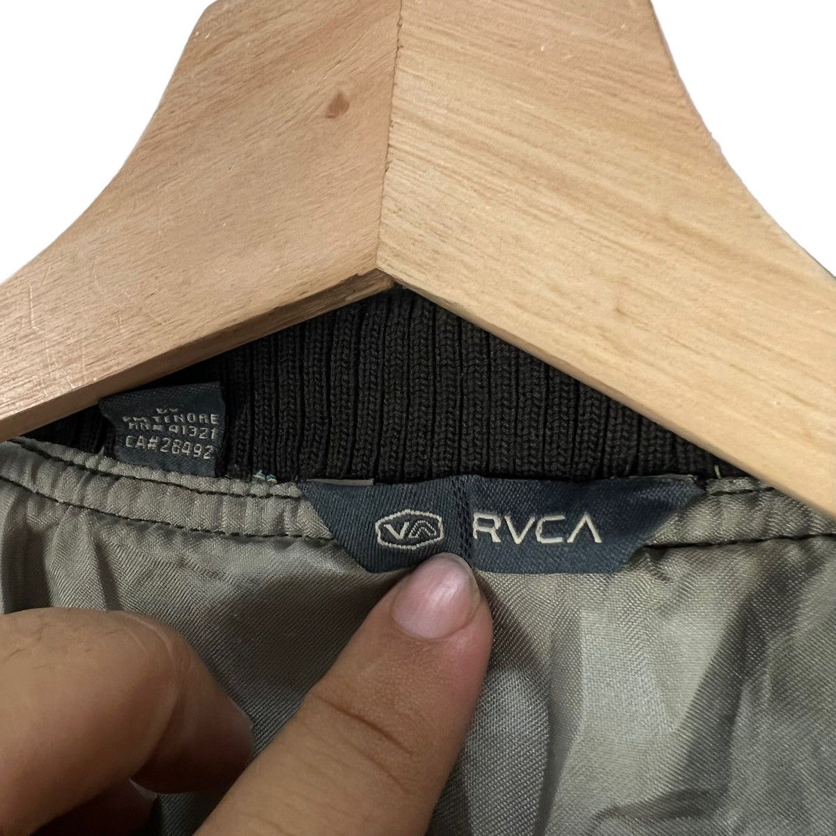 Japanese Brand VINTAGE BOMBER JACKET RVCA BIG LOGO Size US M / EU 48-50 / 2 - 12 Thumbnail