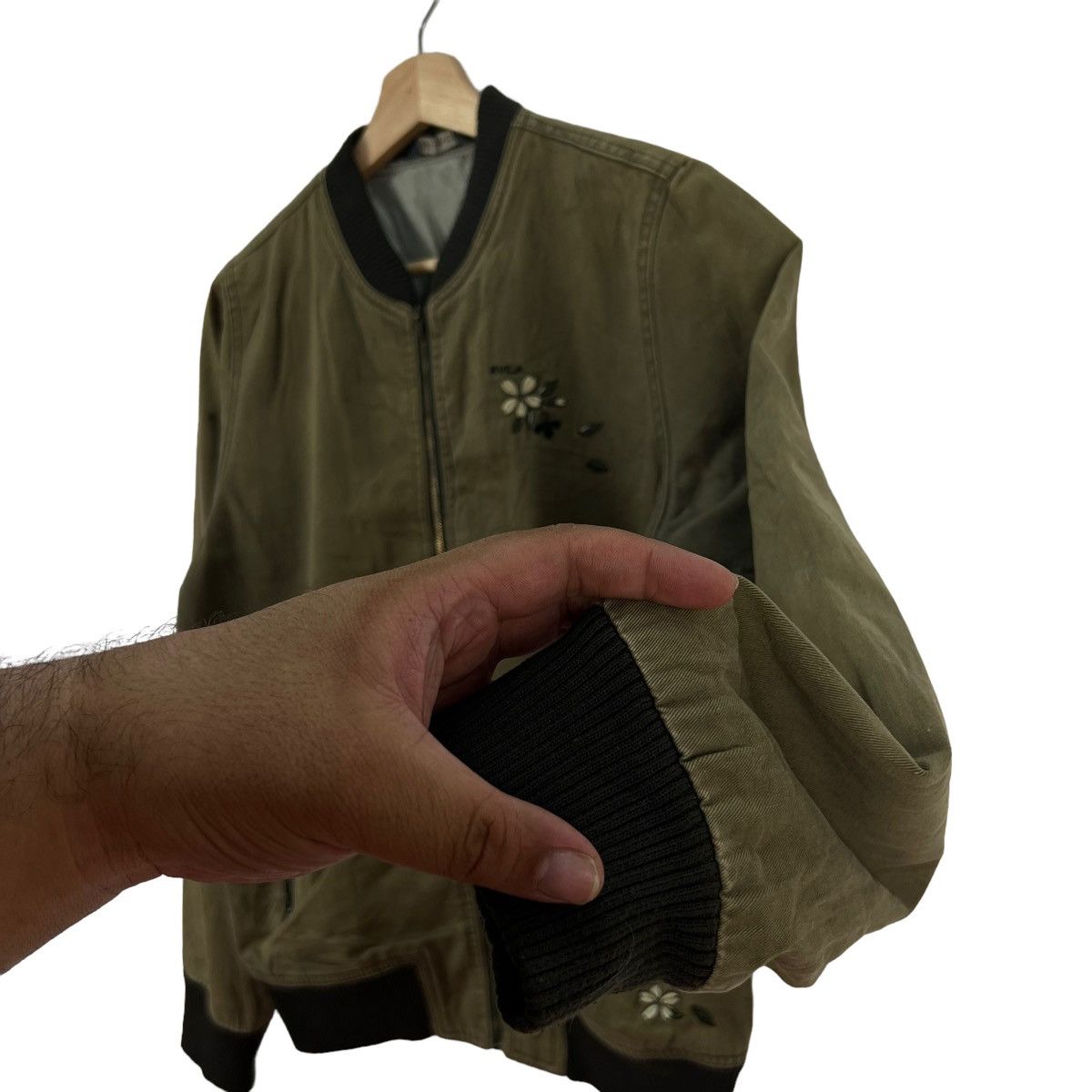 Japanese Brand VINTAGE BOMBER JACKET RVCA BIG LOGO Size US M / EU 48-50 / 2 - 6 Thumbnail
