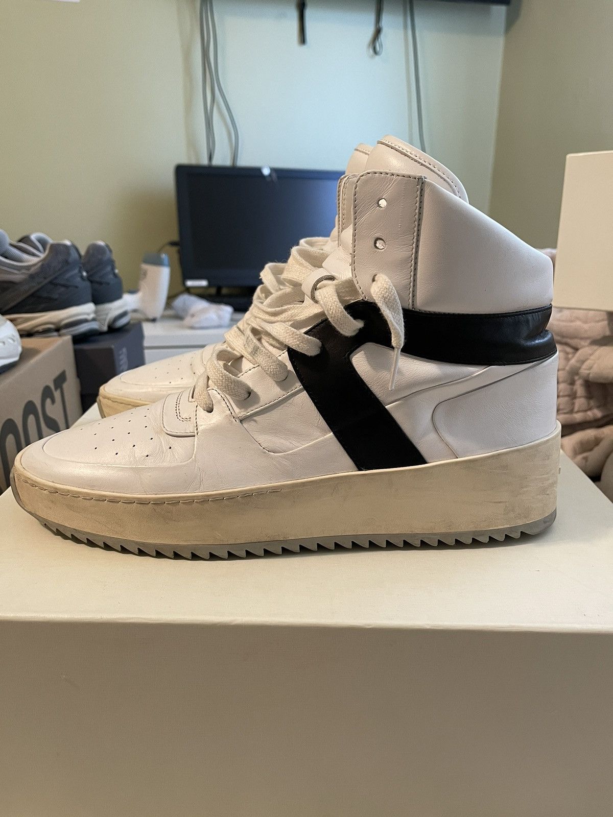 FOG × Fear of God Fear of god Basketball Sneaker White/Black 43 Size US 10.5 / EU 43-44 - 1 Thumbnail