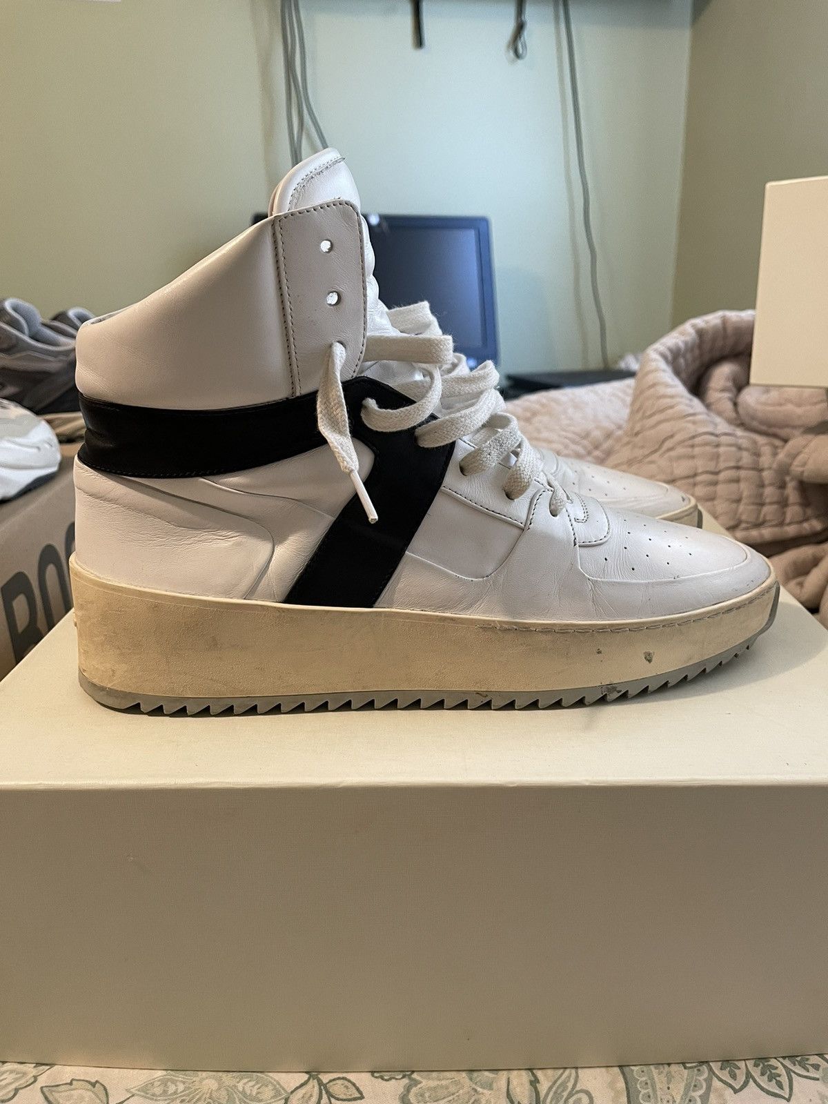 FOG × Fear of God Fear of god Basketball Sneaker White/Black 43 Size US 10.5 / EU 43-44 - 3 Thumbnail