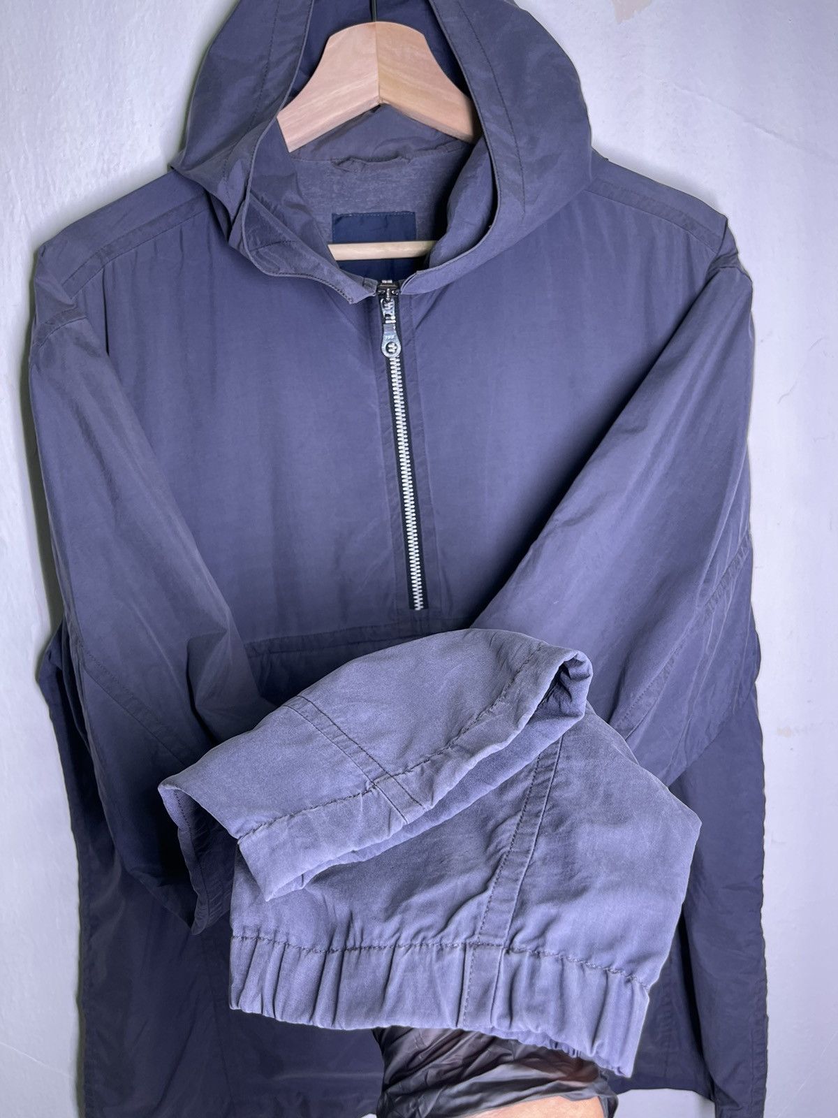 Uniqlo Uniqlo sun faded Front big pocket hoodie Size US S / EU 44-46 / 1 - 5 Thumbnail