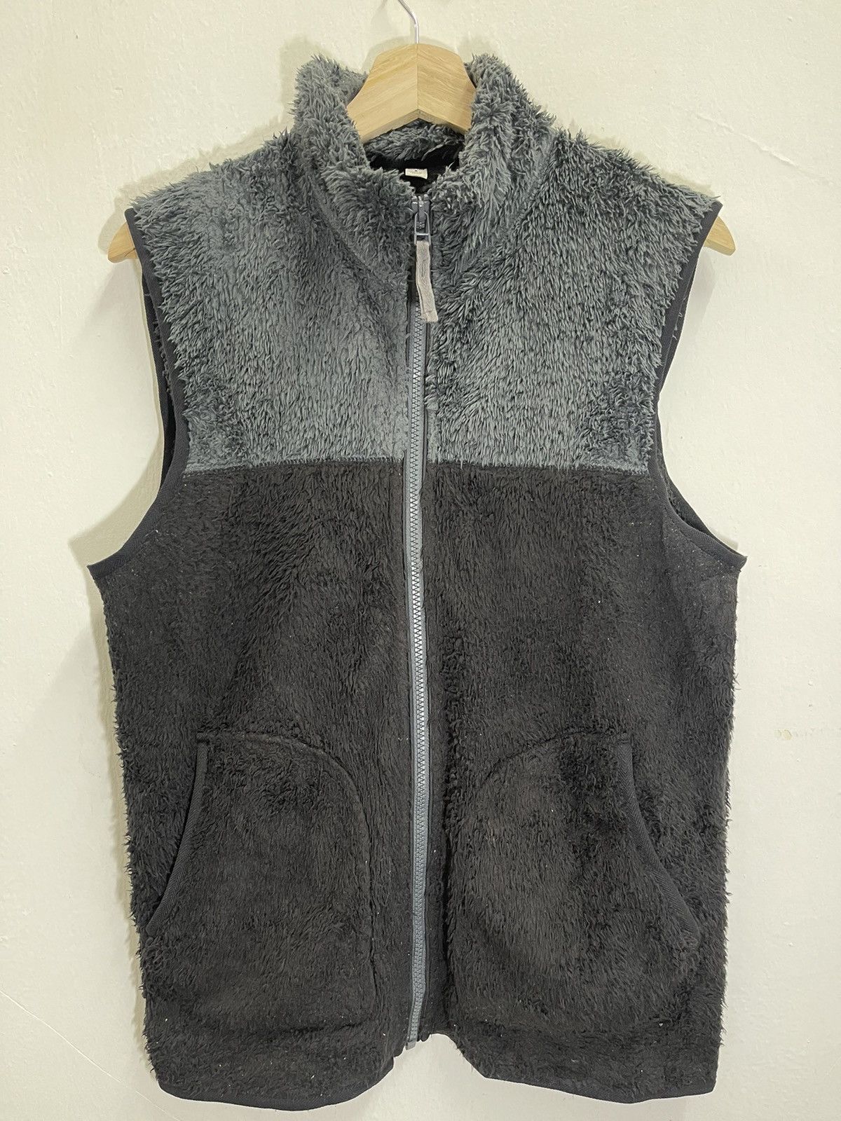 Japanese Brand × Uniqlo Uniqlo fleece vest nice style Size US M / EU 48-50 / 2 - 1 Thumbnail