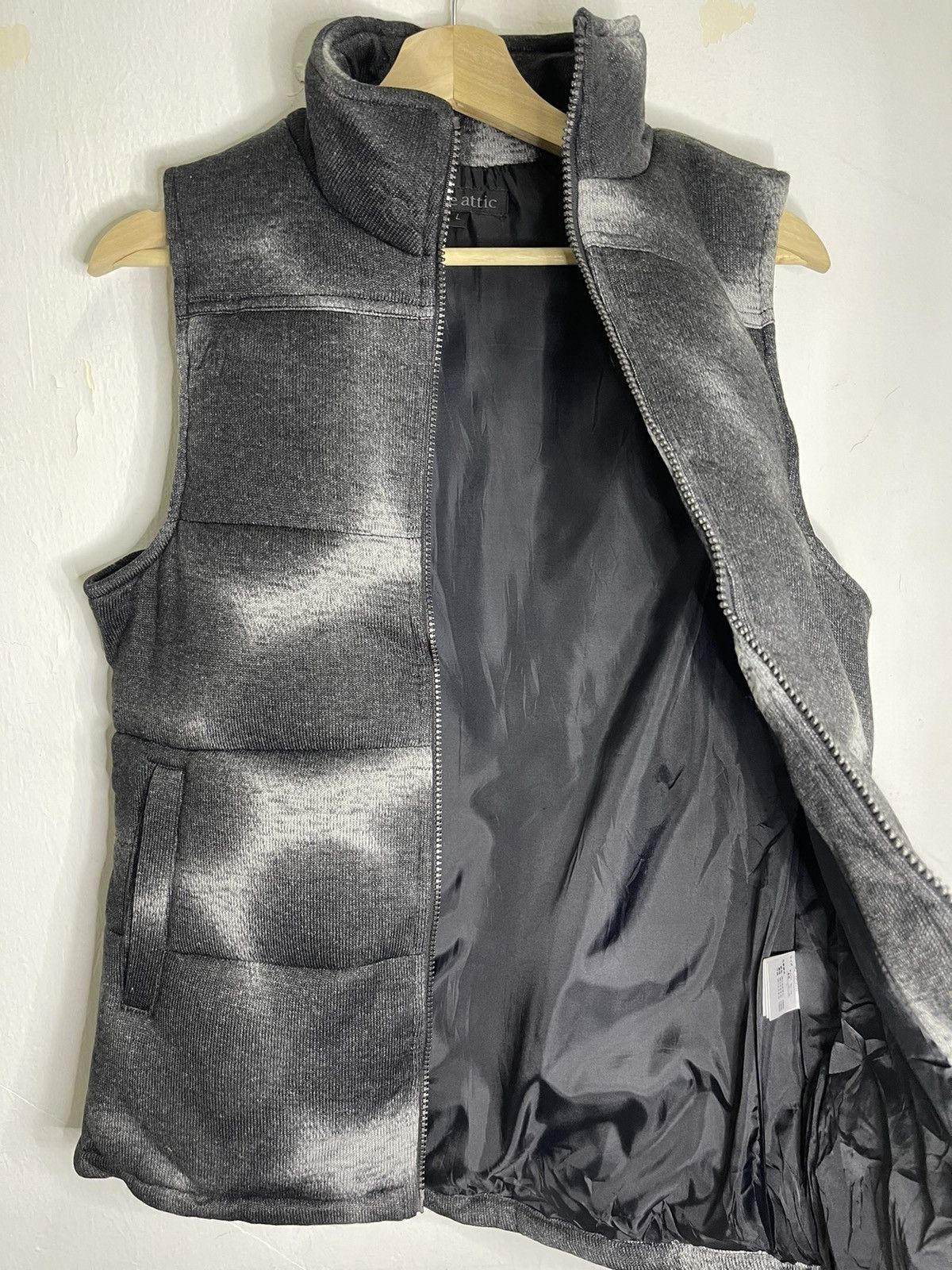 In The Attic × Japanese Brand 🔥🔥 rare In the attic sleveless down jacket Vest Size US L / EU 52-54 / 3 - 2 Thumbnail