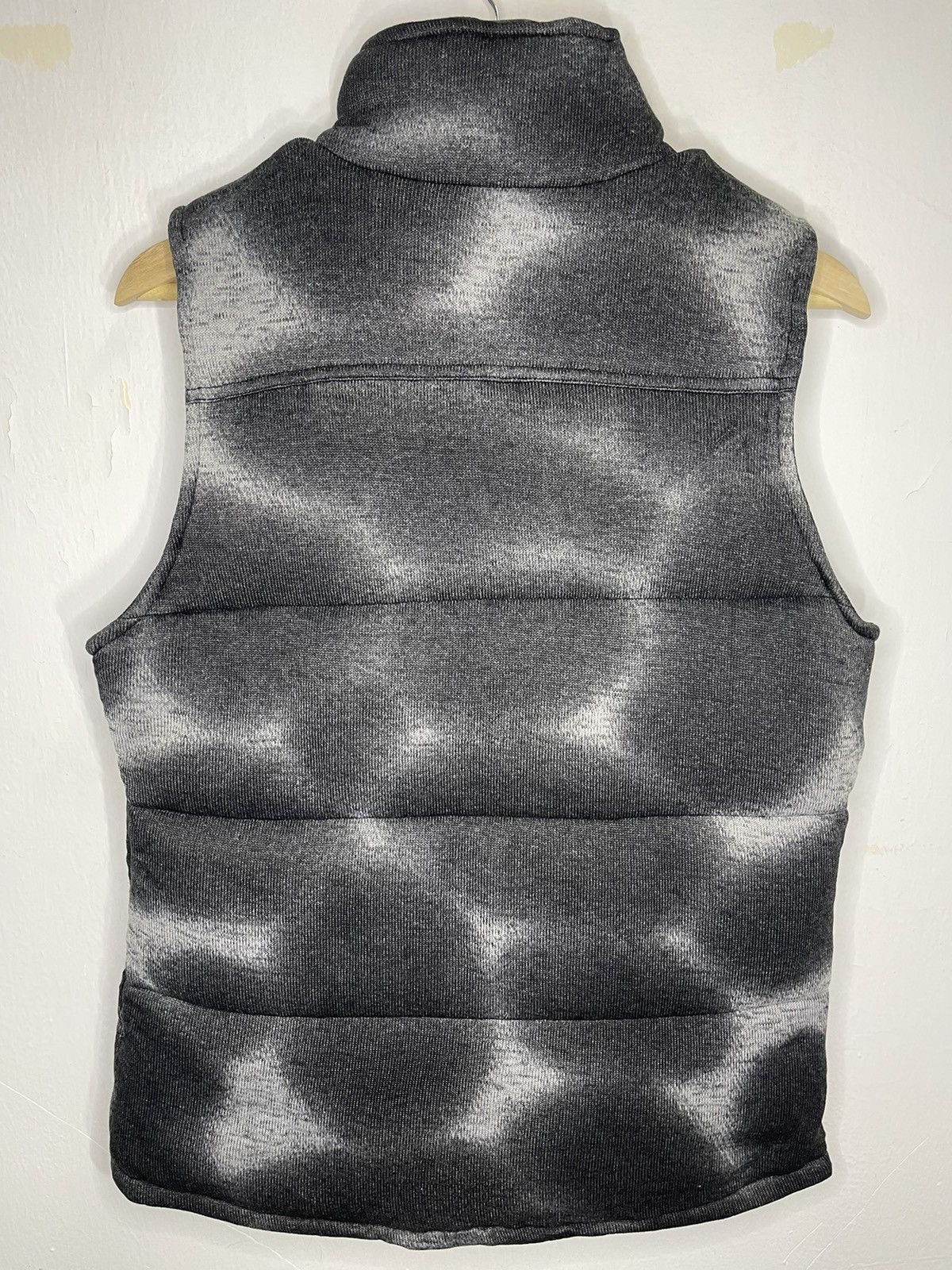 In The Attic × Japanese Brand 🔥🔥 rare In the attic sleveless down jacket Vest Size US L / EU 52-54 / 3 - 5 Thumbnail