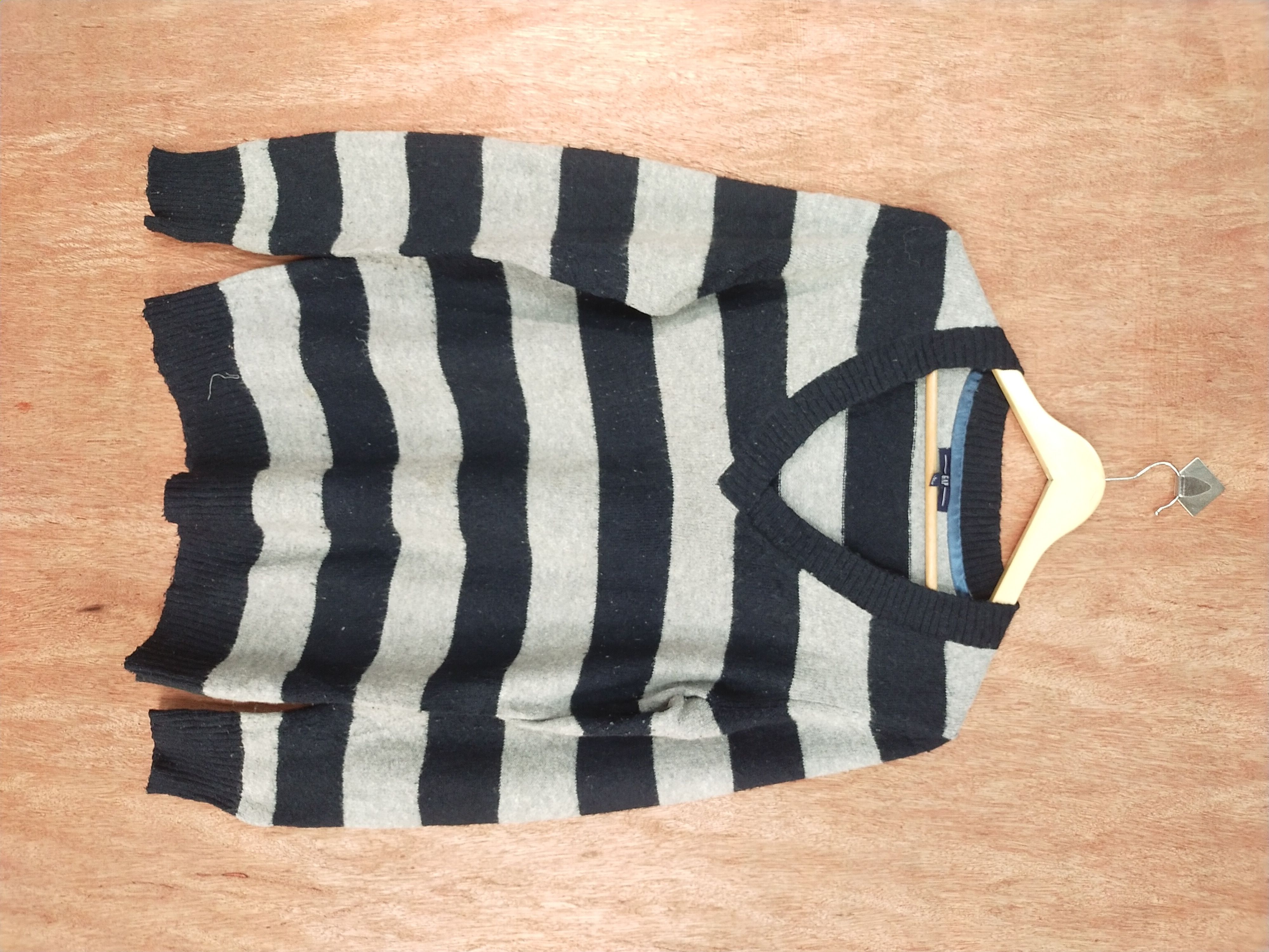 image of Gap Gray/dark Stripe Blue Knitwear S094 in Gray/Dark Blue, Men's (Size Large)