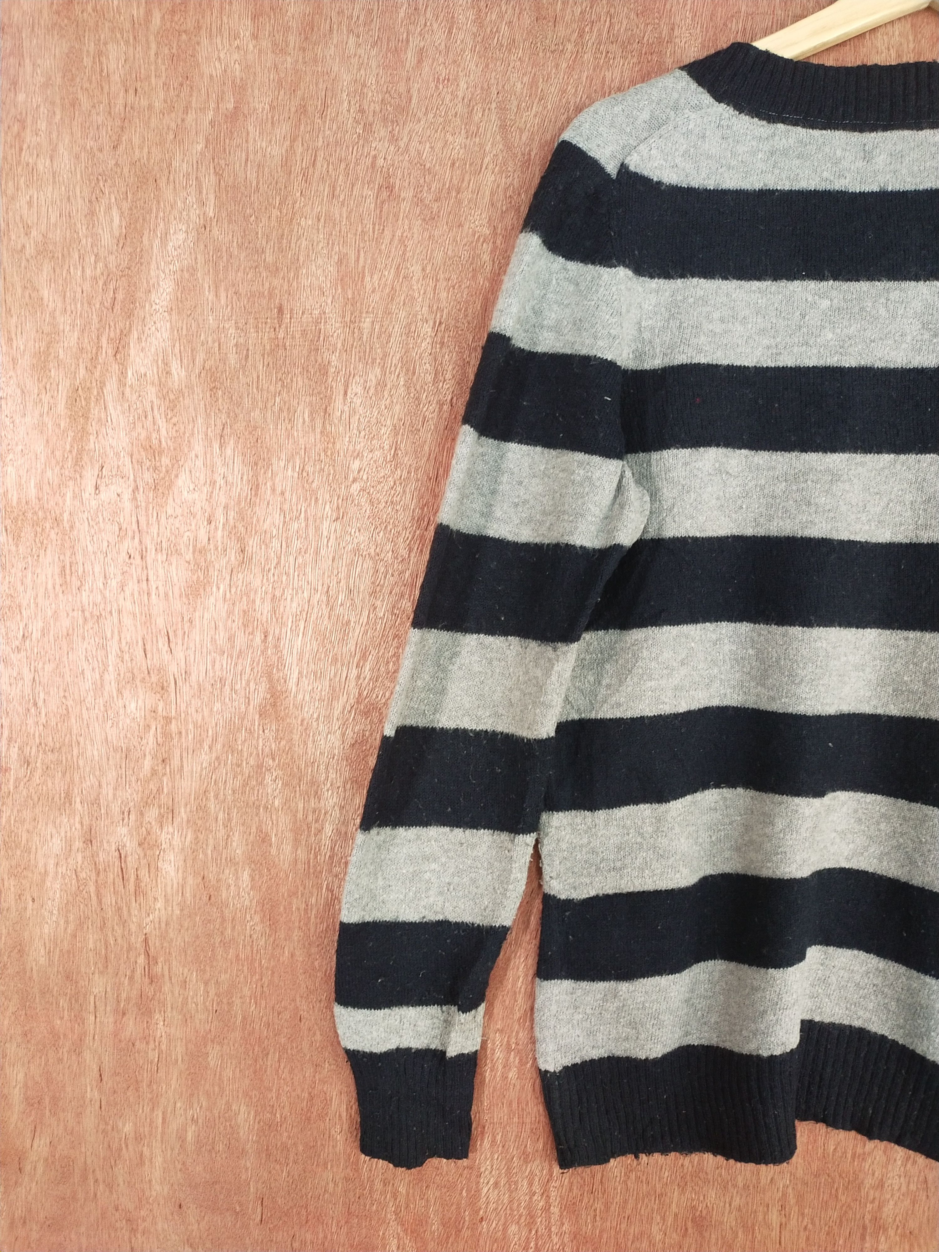 Gap Gap gray/dark stripe blue knitwear #S094 Size US L / EU 52-54 / 3 - 9 Thumbnail