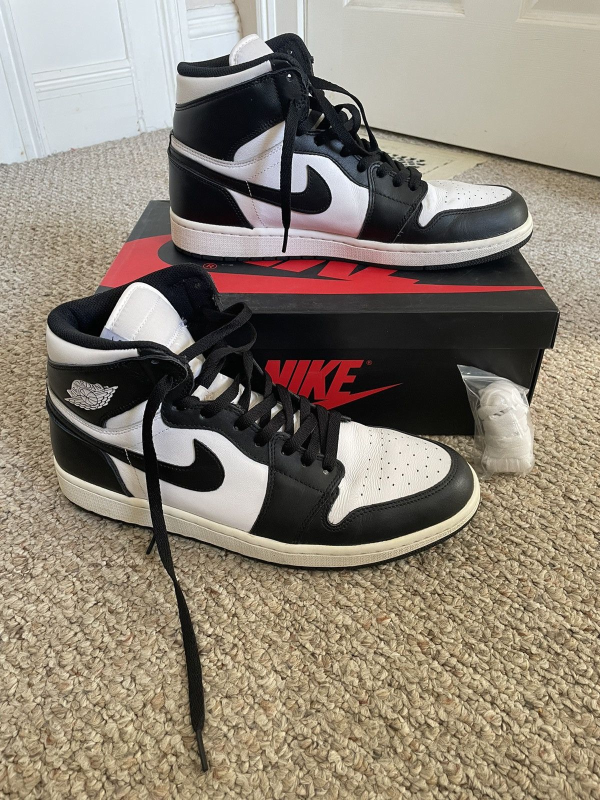 white black gray jordan 1