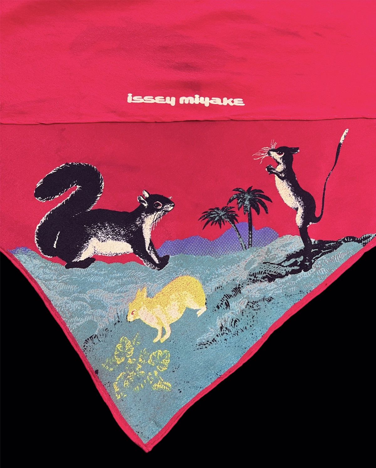 Issey Miyake 💥NEED GONE💥Issey Miyake Animal Short Scarves Size ONE SIZE - 9 Thumbnail