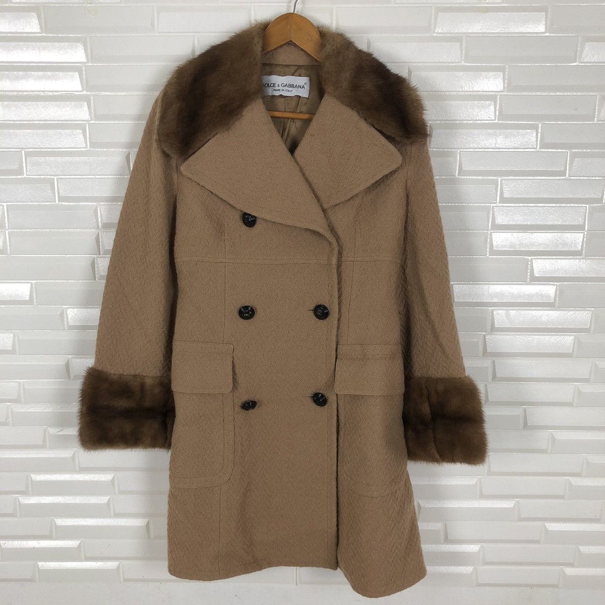 Dolce & Gabbana DOLCE & GABBANA LIGHT FUR JACKET MADE IN ITALY Size US S / EU 44-46 / 1 - 1 Thumbnail