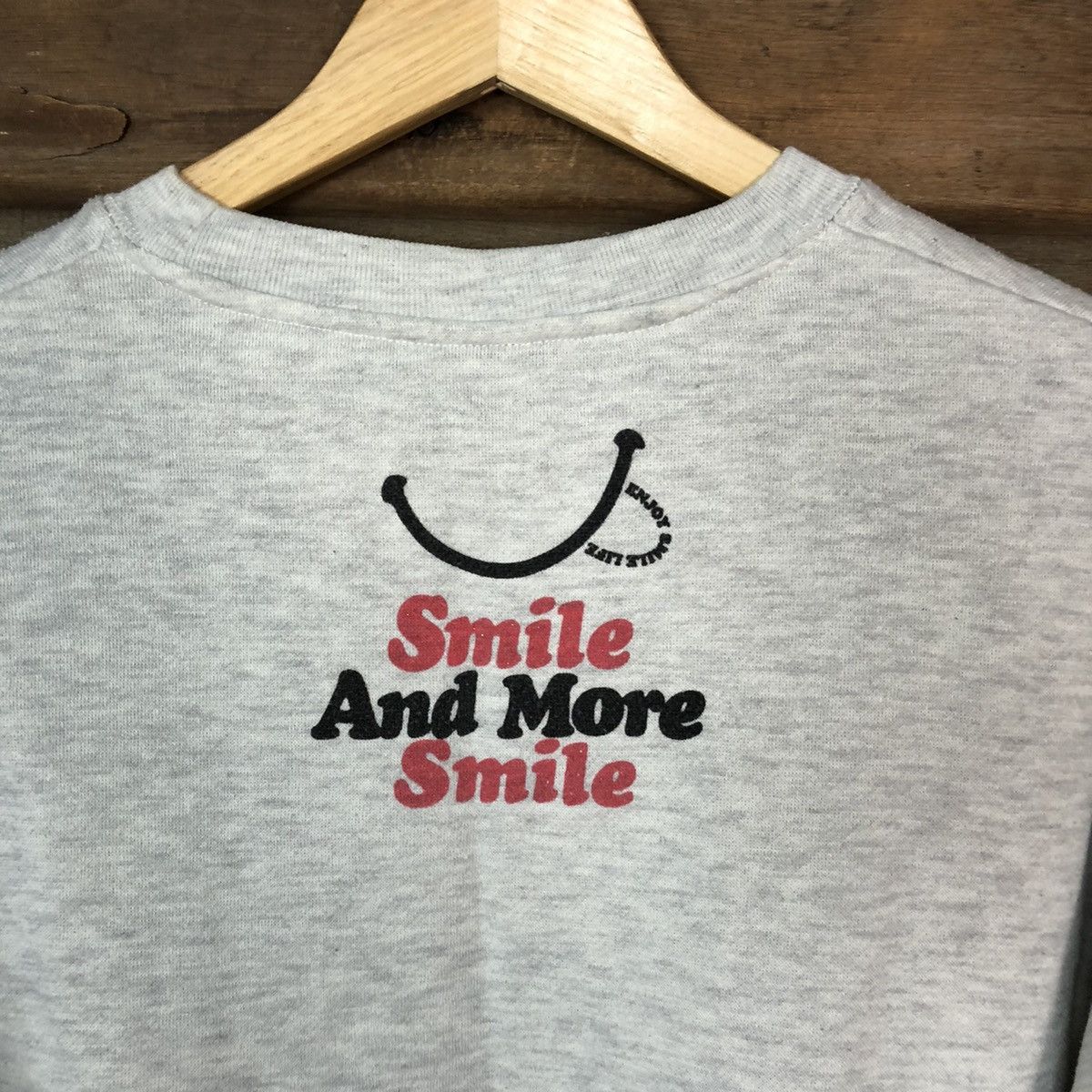 Japanese Brand Free Delivery Smile White Sweatshirt #5996 Size US L / EU 52-54 / 3 - 11 Thumbnail