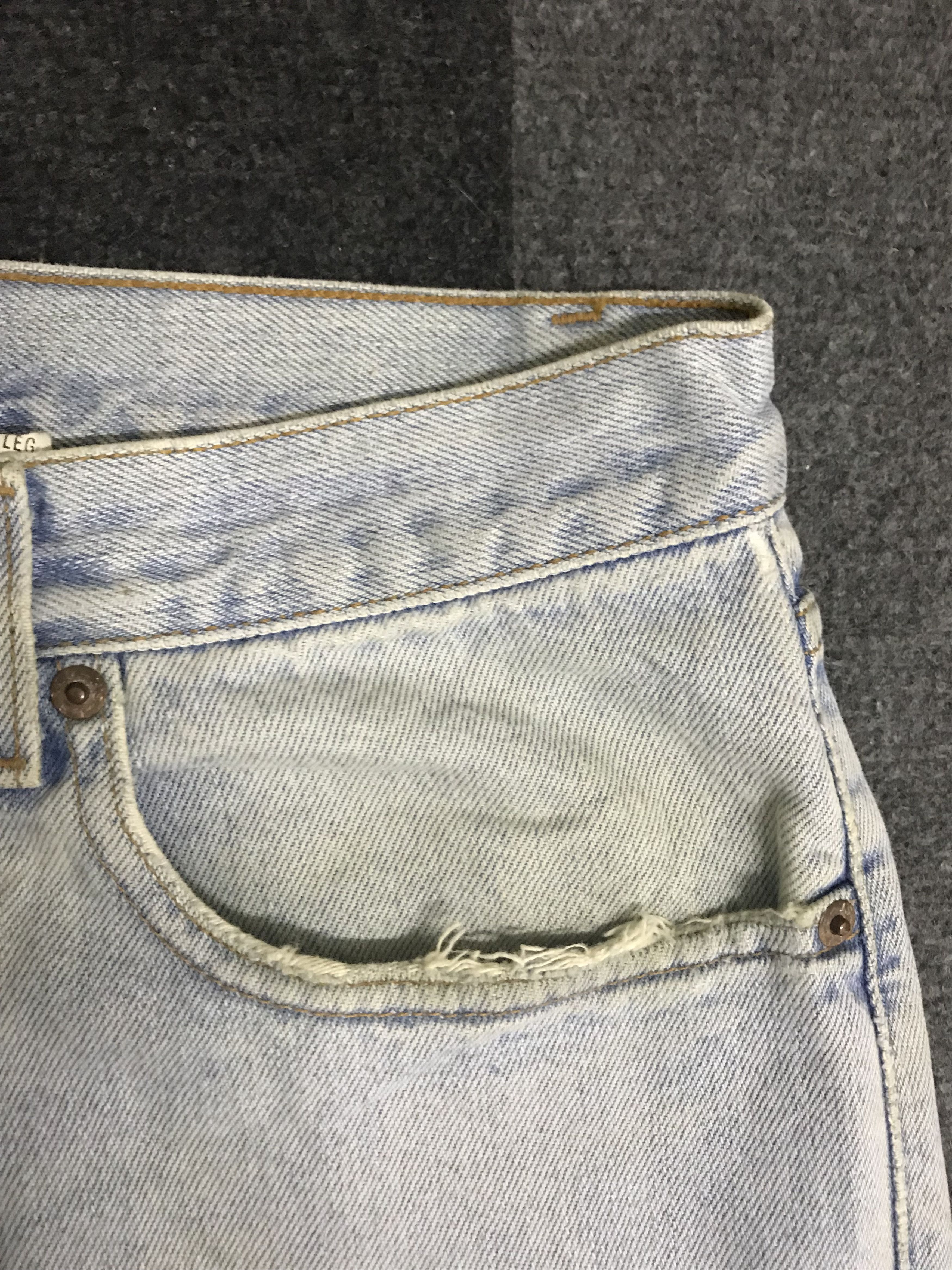 Levi's VL155 Vintage Levis 505 Dirty Distressed Light Wash Jeans Size US 31 - 9 Thumbnail