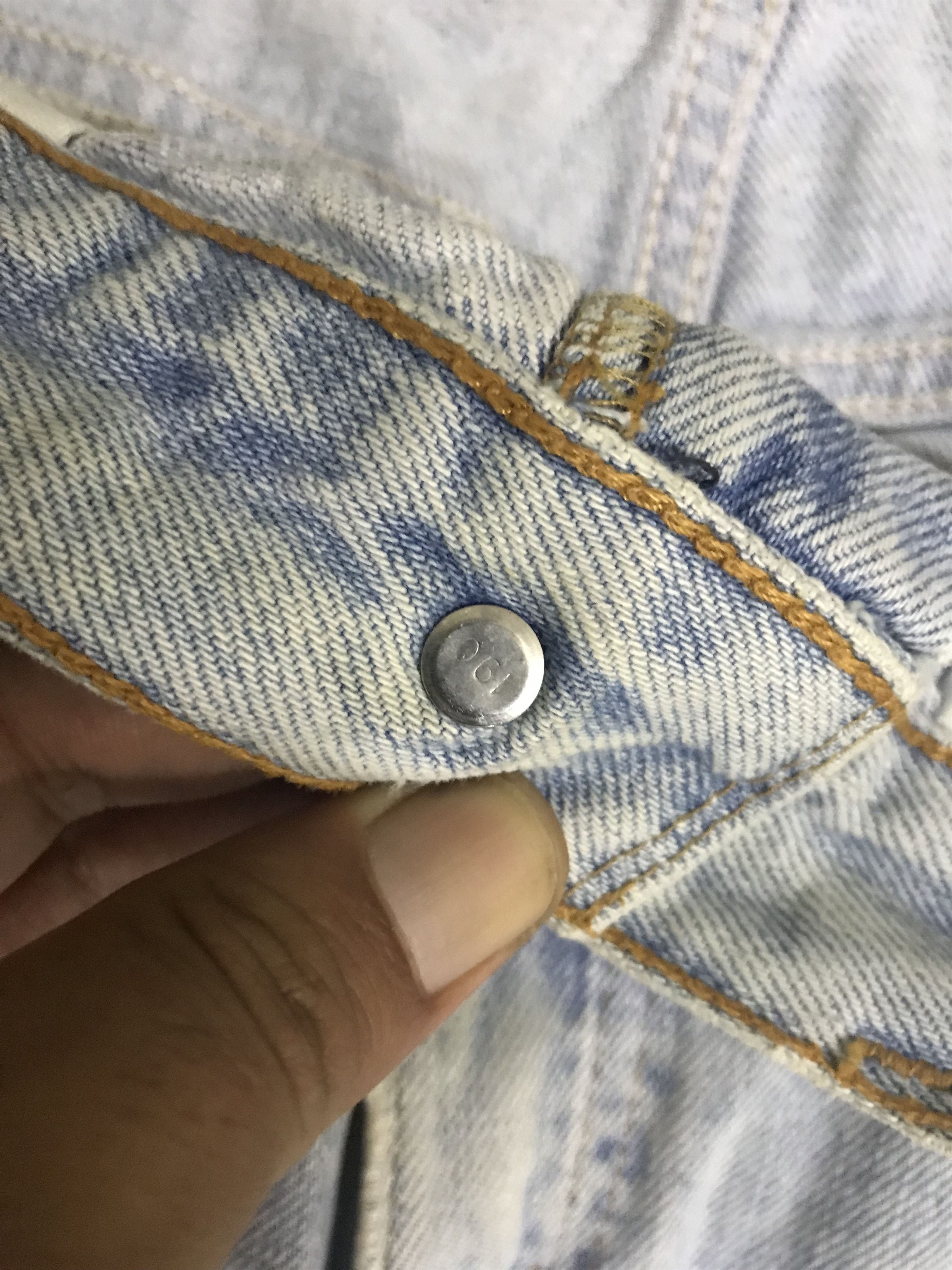 Levi's VL155 Vintage Levis 505 Dirty Distressed Light Wash Jeans Size US 31 - 11 Thumbnail