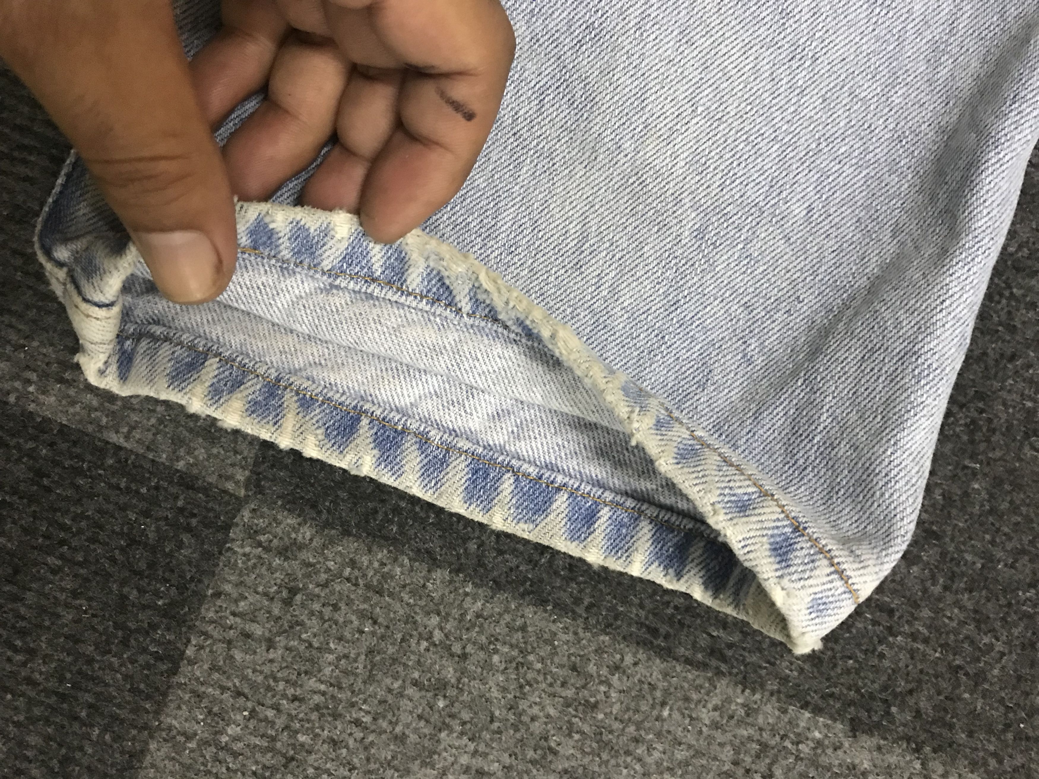Levi's VL155 Vintage Levis 505 Dirty Distressed Light Wash Jeans Size US 31 - 20 Thumbnail