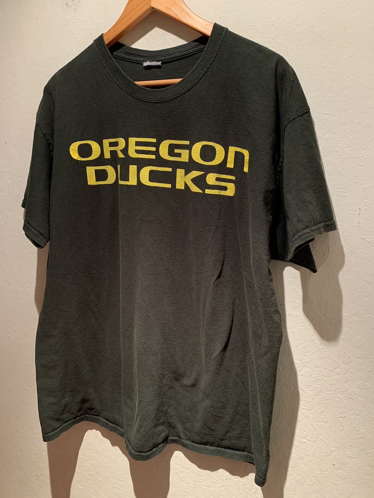 Vintage *RARE* Vintage Oregon Ducks Collegiate T-Shirt - XL Size US XL / EU 56 / 4 - 1 Thumbnail