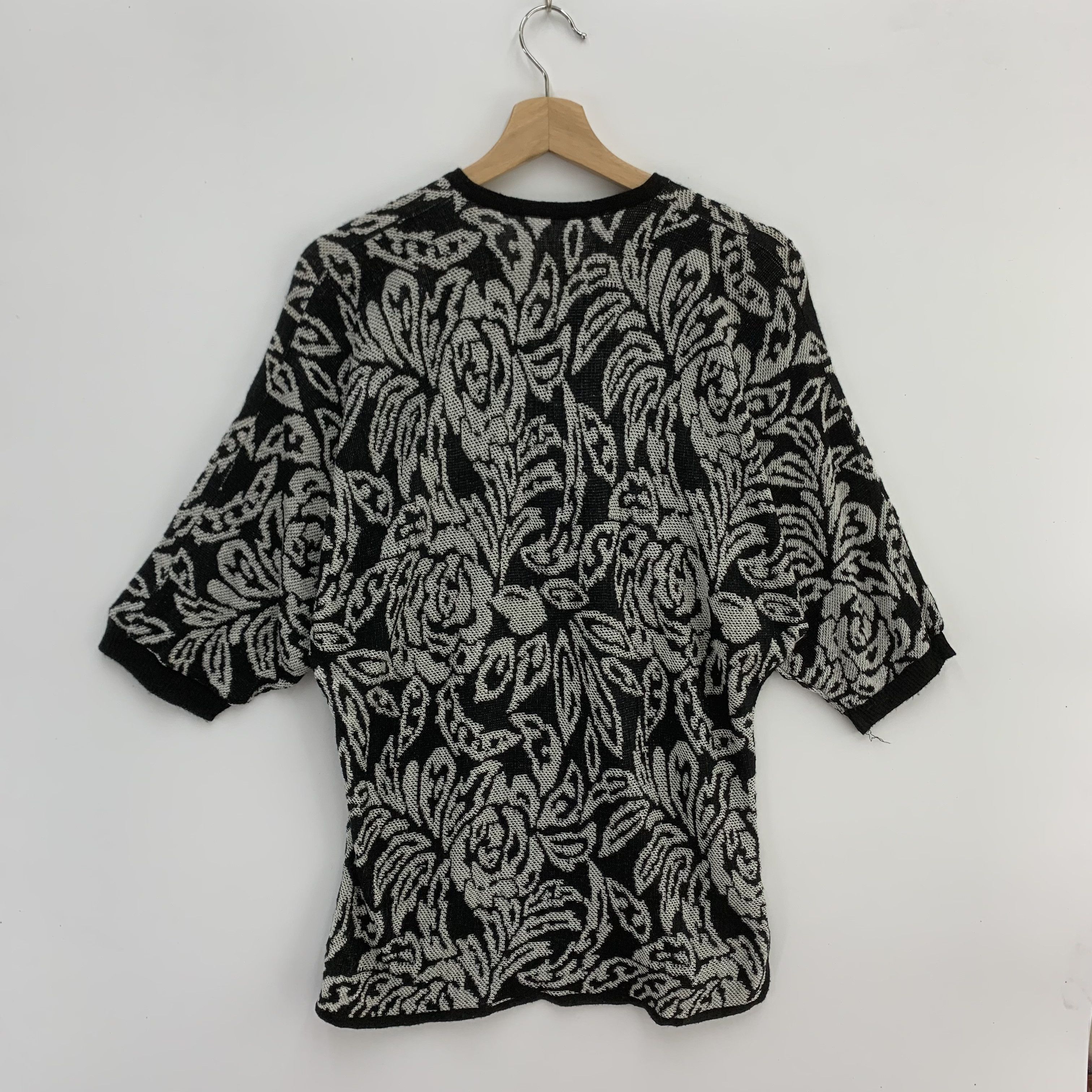 Japanese Brand × Vintage Vintage Knit Sweater Flowers Pattern Size ONE SIZE - 2 Thumbnail