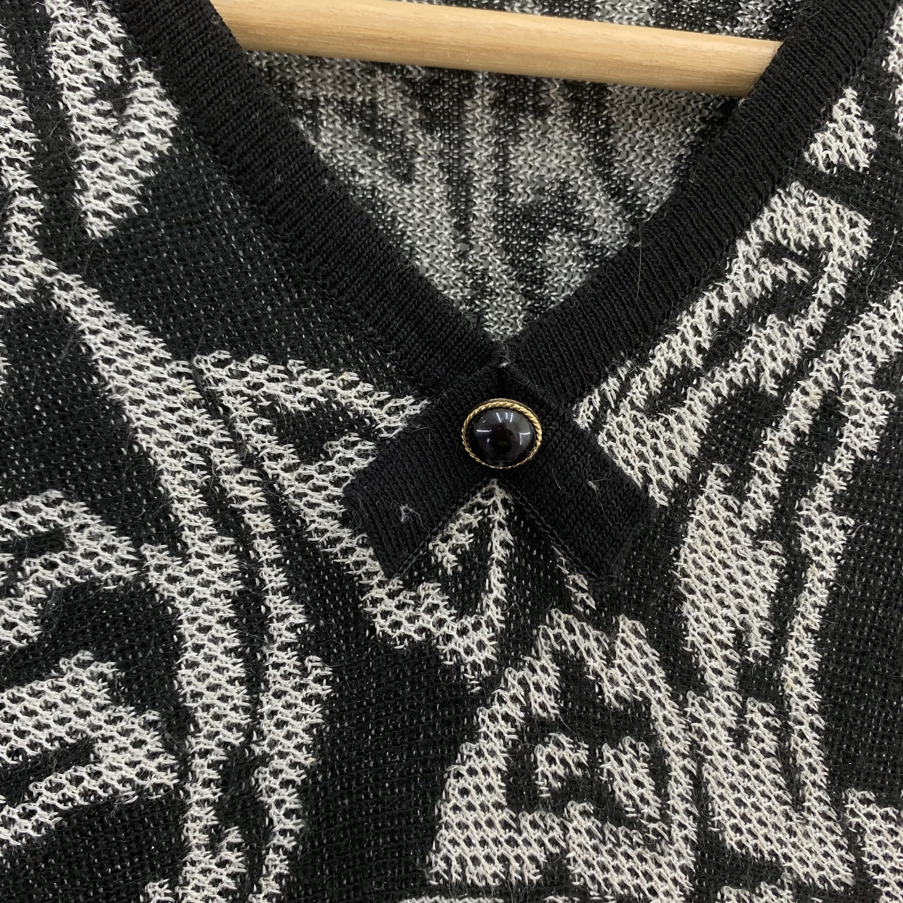Japanese Brand × Vintage Vintage Knit Sweater Flowers Pattern Size ONE SIZE - 4 Thumbnail