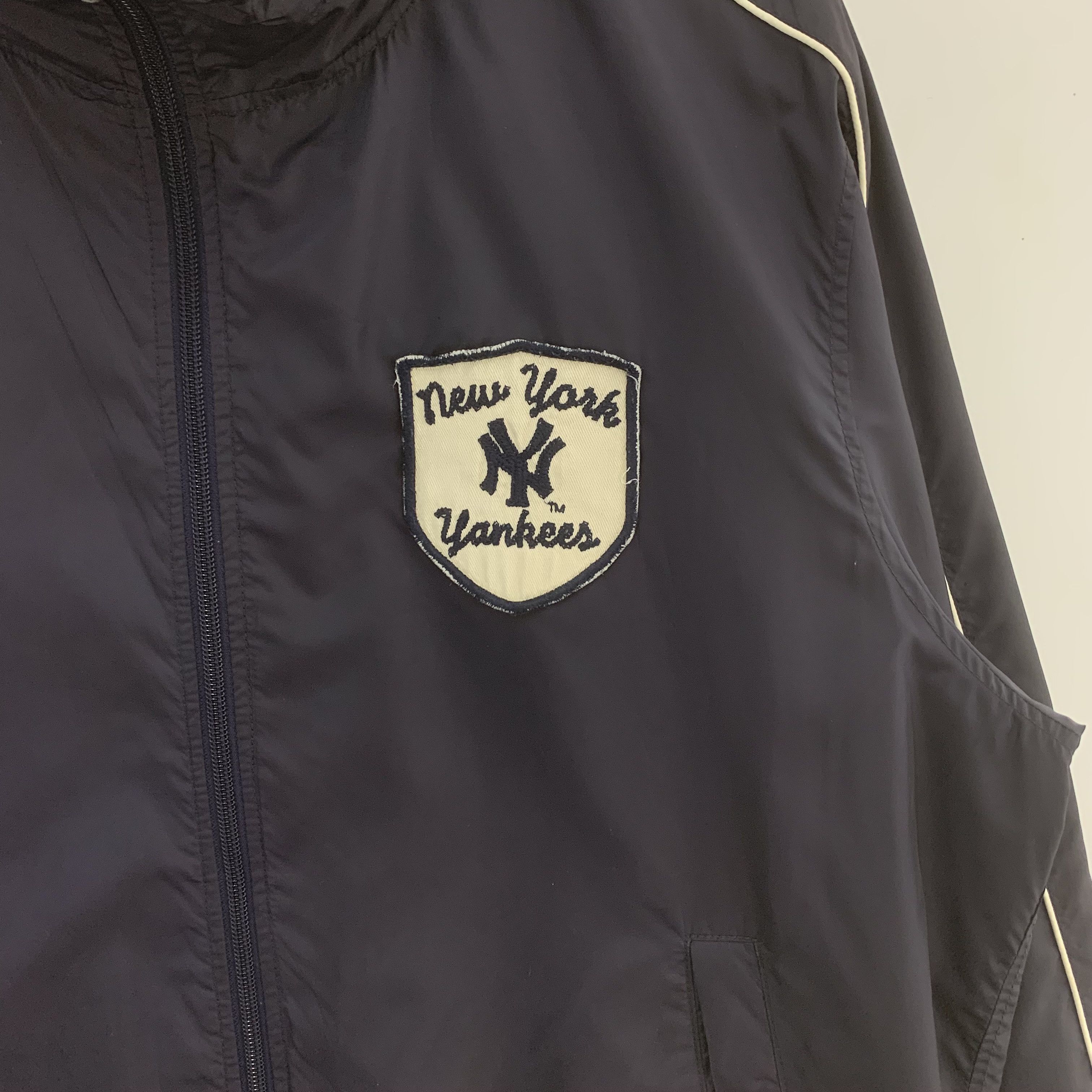 Japanese Brand × New York Yankees × Uniqlo New York Yankees x Uniqlo Jacket Windbreaker Hooded Size US XL / EU 56 / 4 - 4 Thumbnail