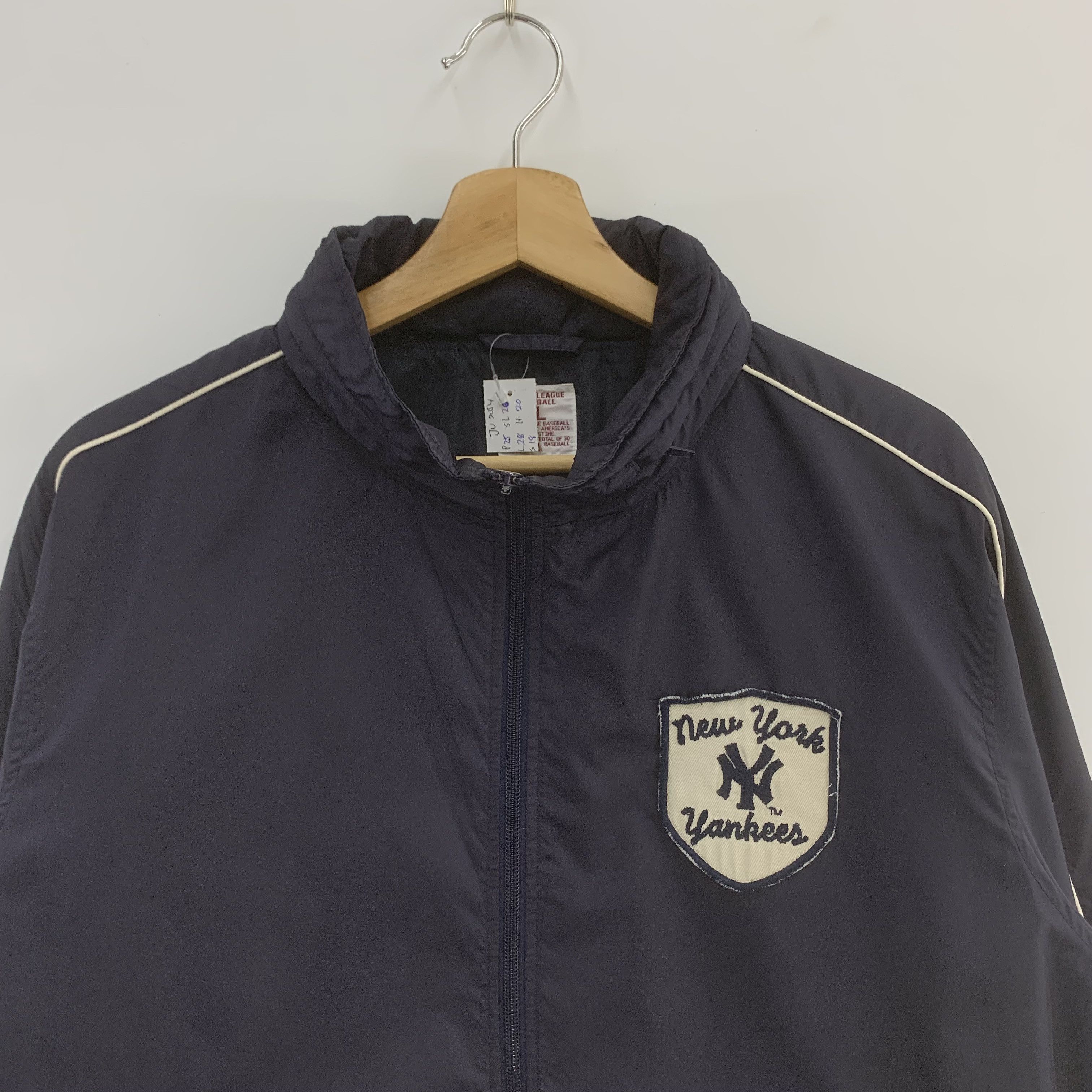 Japanese Brand × New York Yankees × Uniqlo New York Yankees x Uniqlo Jacket Windbreaker Hooded Size US XL / EU 56 / 4 - 3 Thumbnail