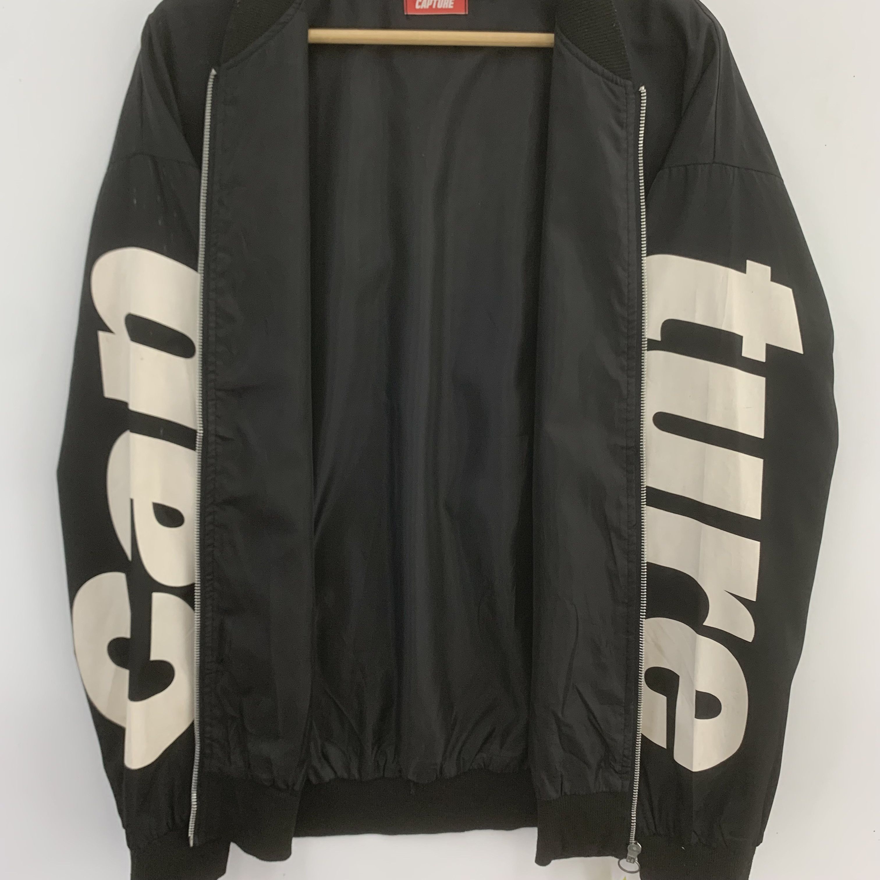 Japanese Brand × Vintage Capture Windbreaker Jacket Big Logo Size US L / EU 52-54 / 3 - 9 Thumbnail