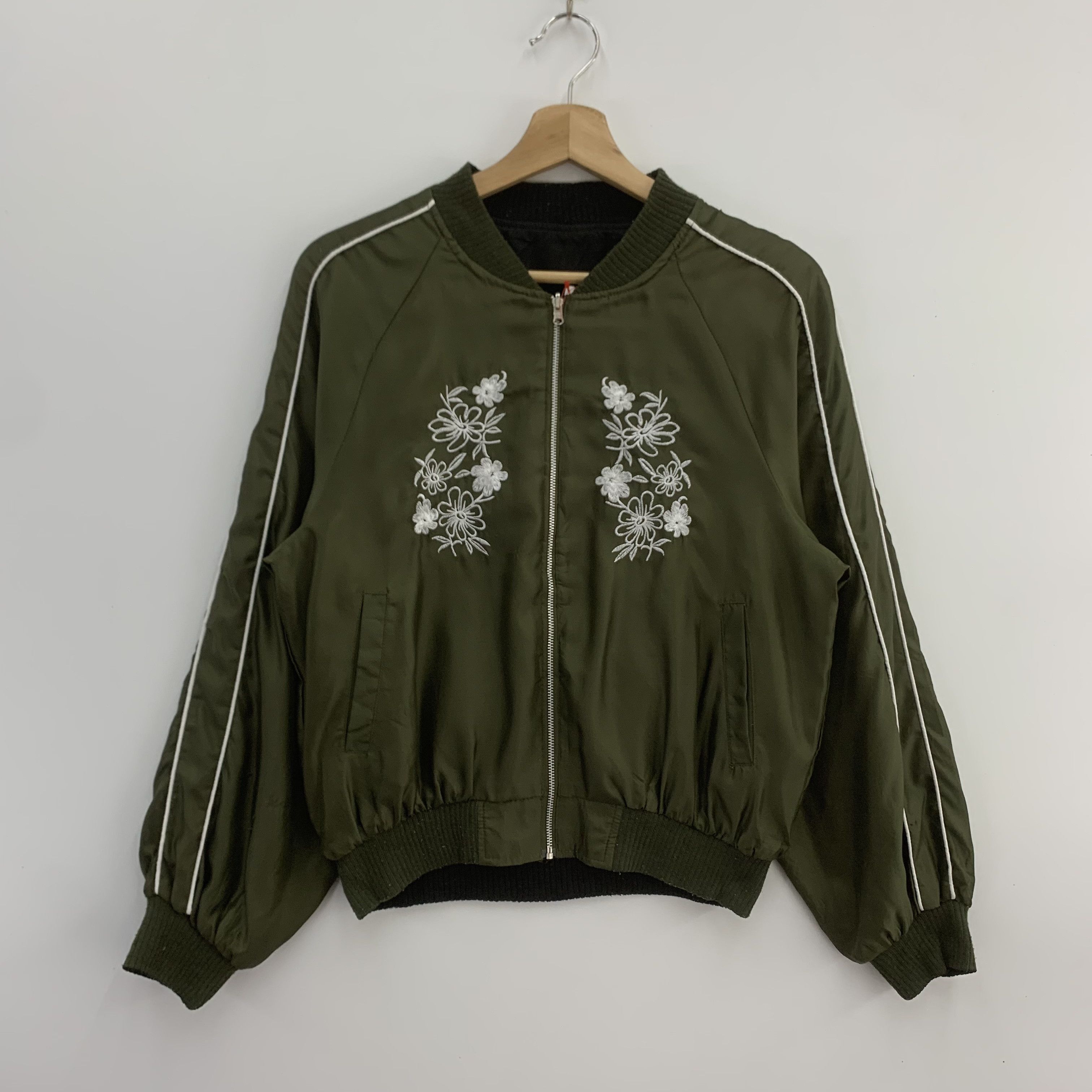 Vintage Olive Green Embroidery Flowers Jacket
