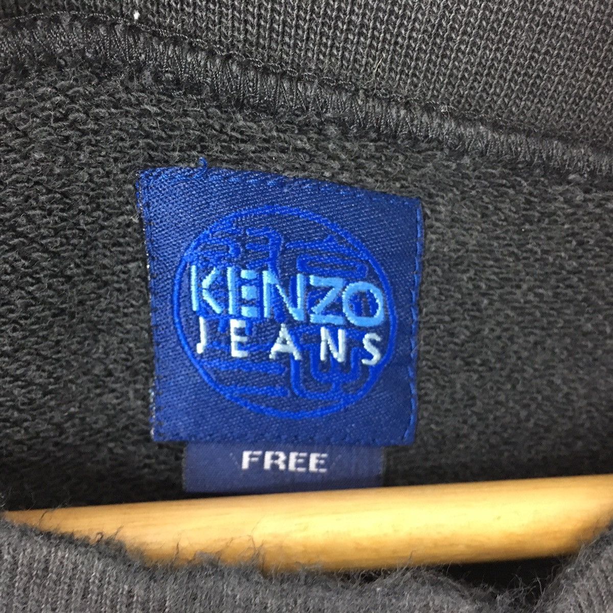 Kenzo Vintage KENZO JEANS Small LogoFrench DesignerBlackSweatshirt Size US L / EU 52-54 / 3 - 3 Thumbnail