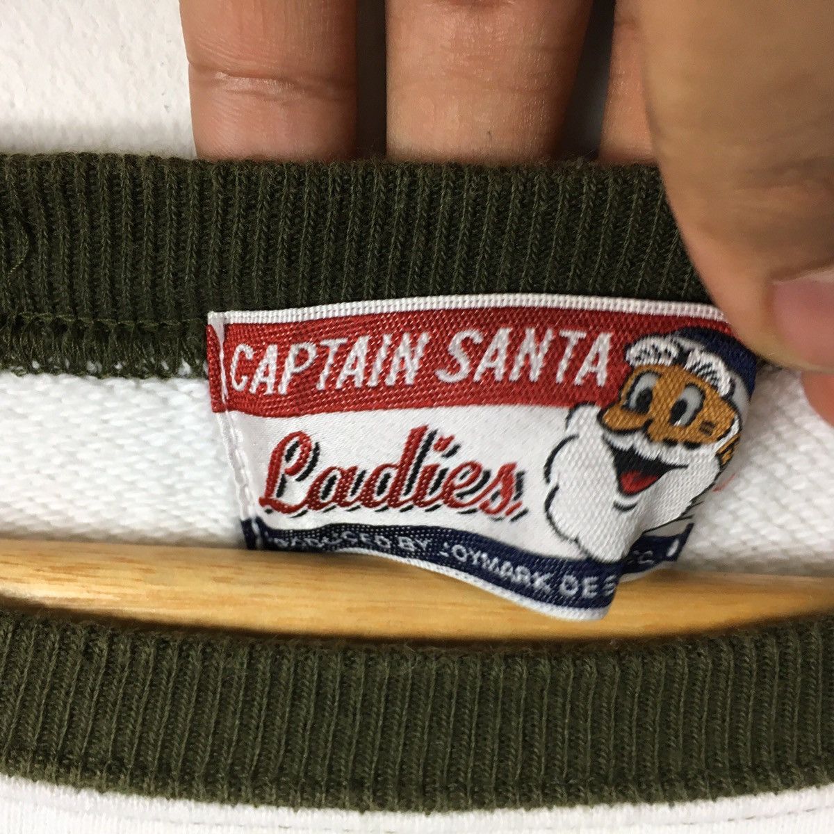 Vintage CLUB SANTA ISLAND Captain Santa Sweden White Sweatshirt Size US XL / EU 56 / 4 - 3 Thumbnail
