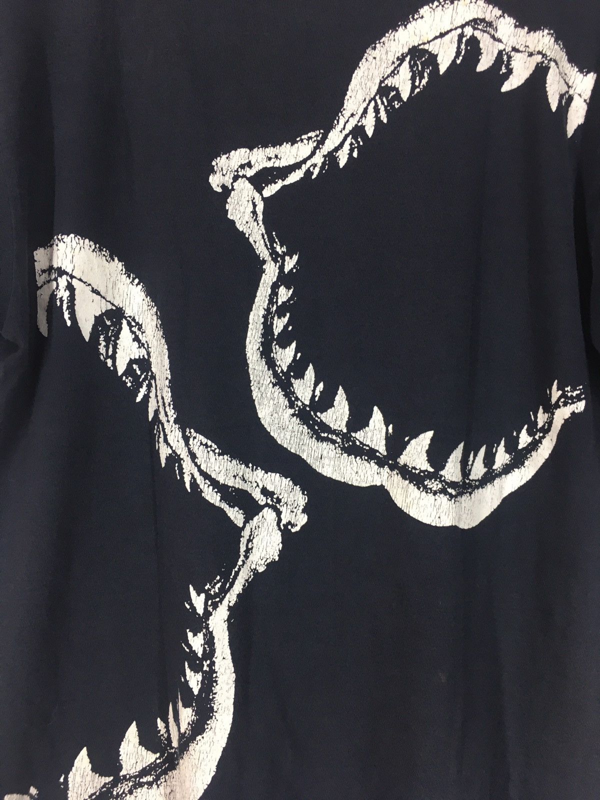 Vintage Vintage 90s Jaws Universal Studios Japan overprint t shirt Size US S / EU 44-46 / 1 - 7 Thumbnail