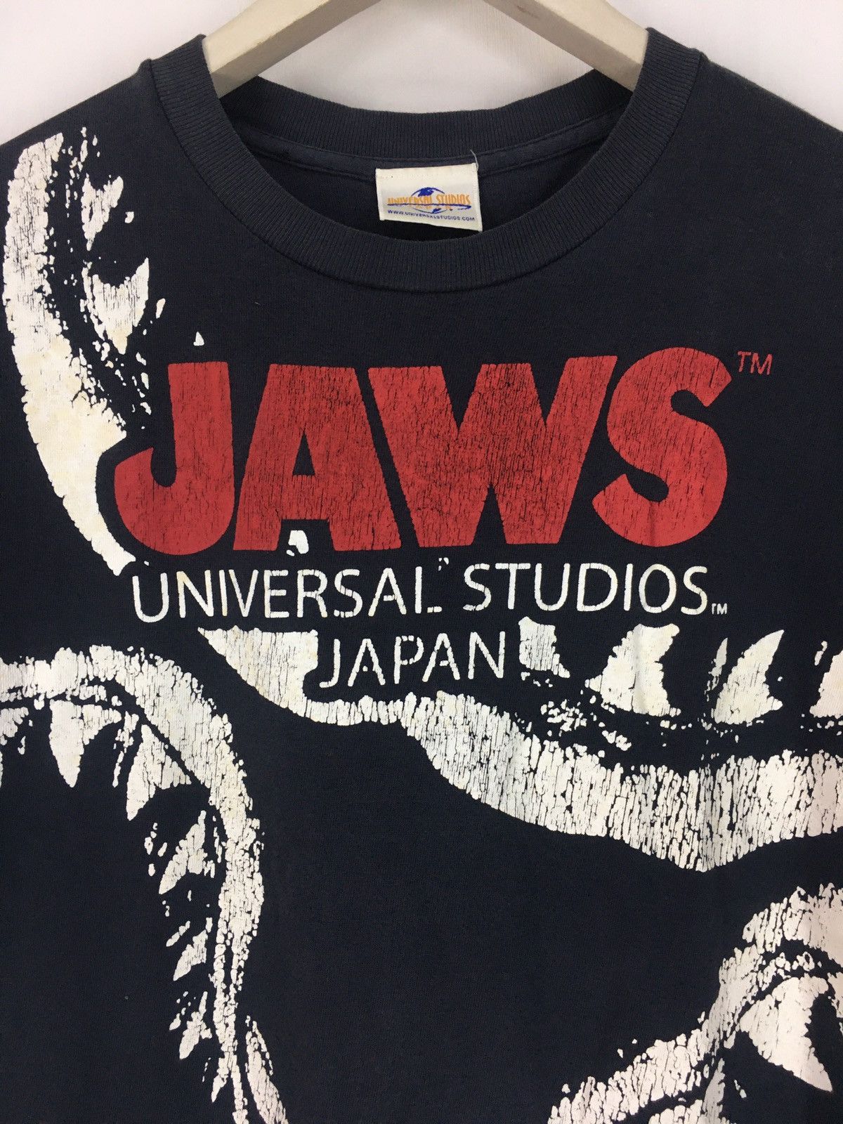 Vintage Vintage 90s Jaws Universal Studios Japan overprint t shirt Size US S / EU 44-46 / 1 - 3 Thumbnail