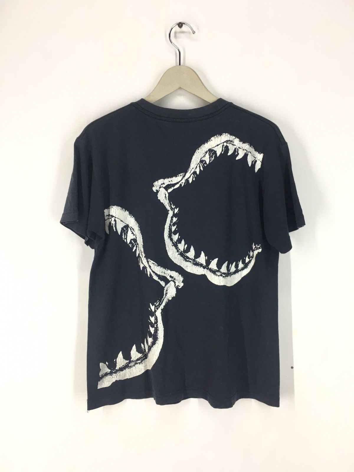 Vintage Vintage 90s Jaws Universal Studios Japan overprint t shirt Size US S / EU 44-46 / 1 - 2 Thumbnail