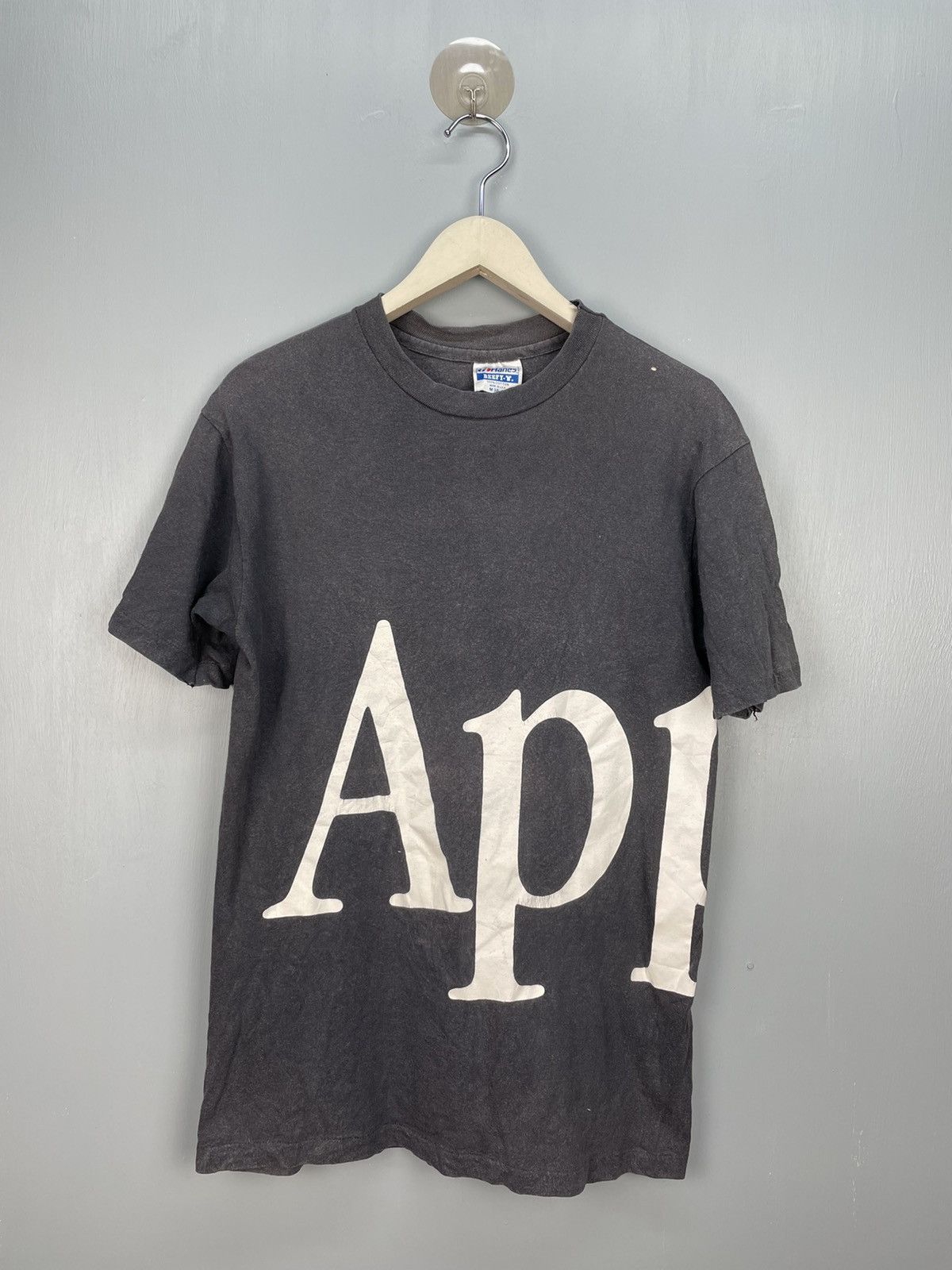Apple Vintage 80s Apple spell out t shirt Size US M / EU 48-50 / 2 - 1 Thumbnail