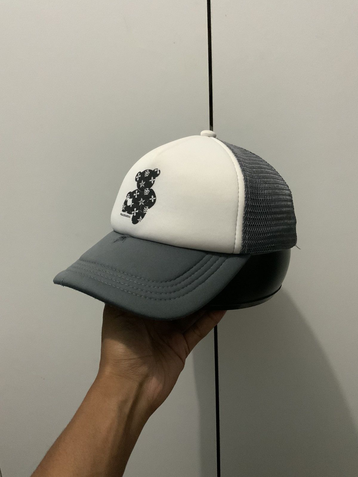 Japanese Brand Peace & Soul Cartoon Trucker Hat Size ONE SIZE - 2 Thumbnail