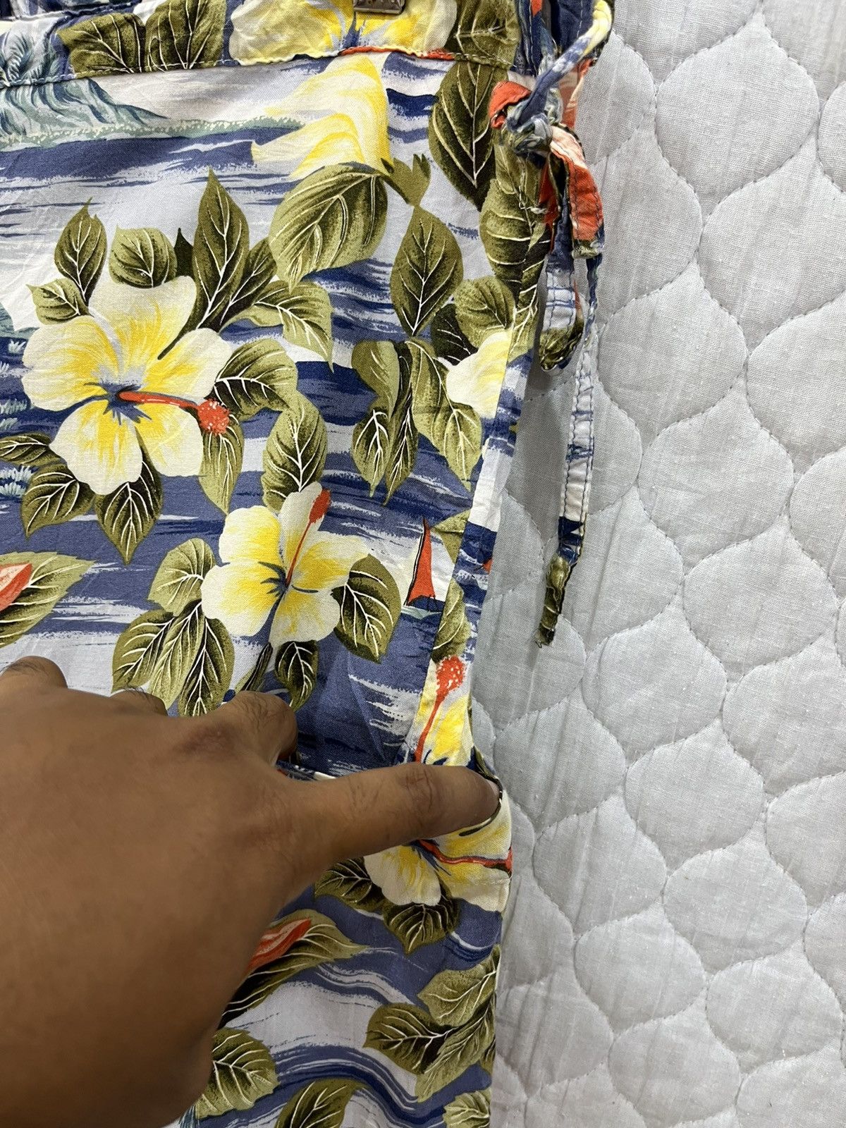 Stussy (Hh). STUSSY FLORAL SHORTS Size US 34 / EU 50 - 6 Thumbnail