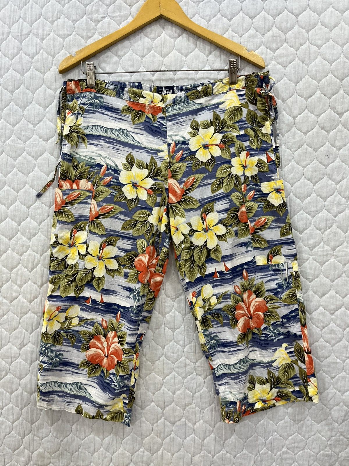 Stussy (Hh). STUSSY FLORAL SHORTS Size US 34 / EU 50 - 1 Thumbnail