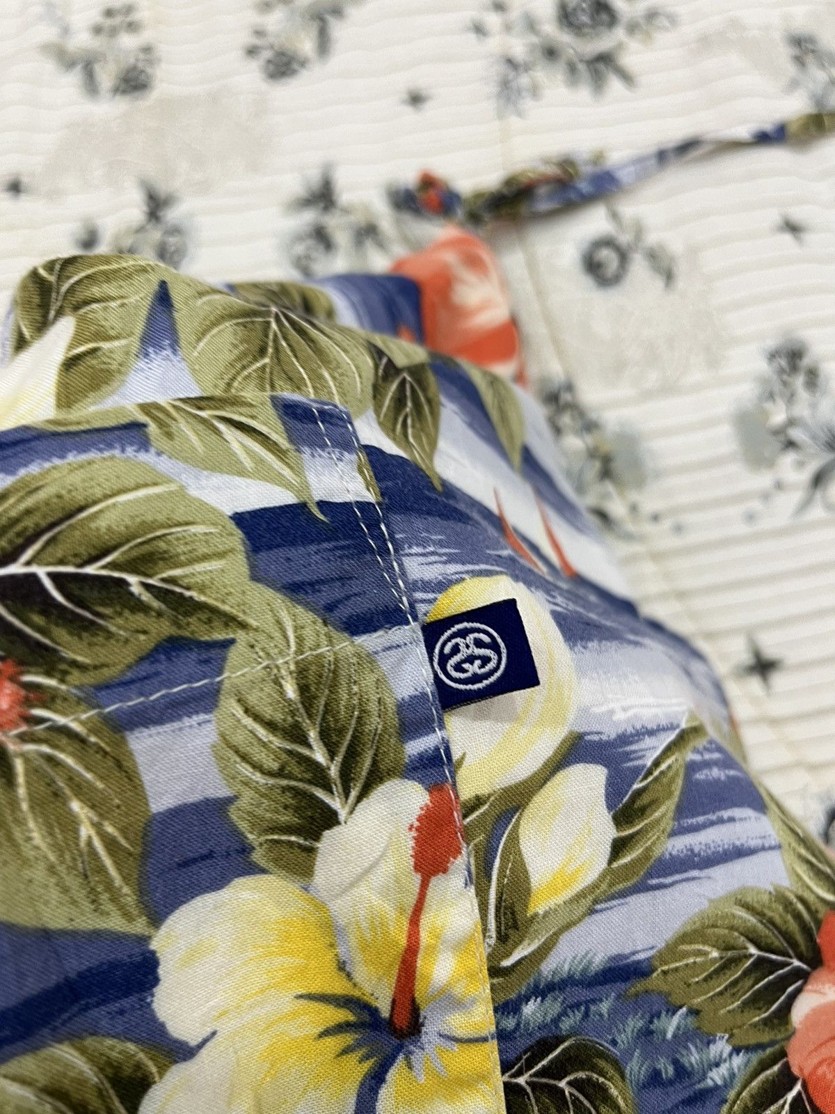 Stussy (Hh). STUSSY FLORAL SHORTS Size US 34 / EU 50 - 10 Thumbnail