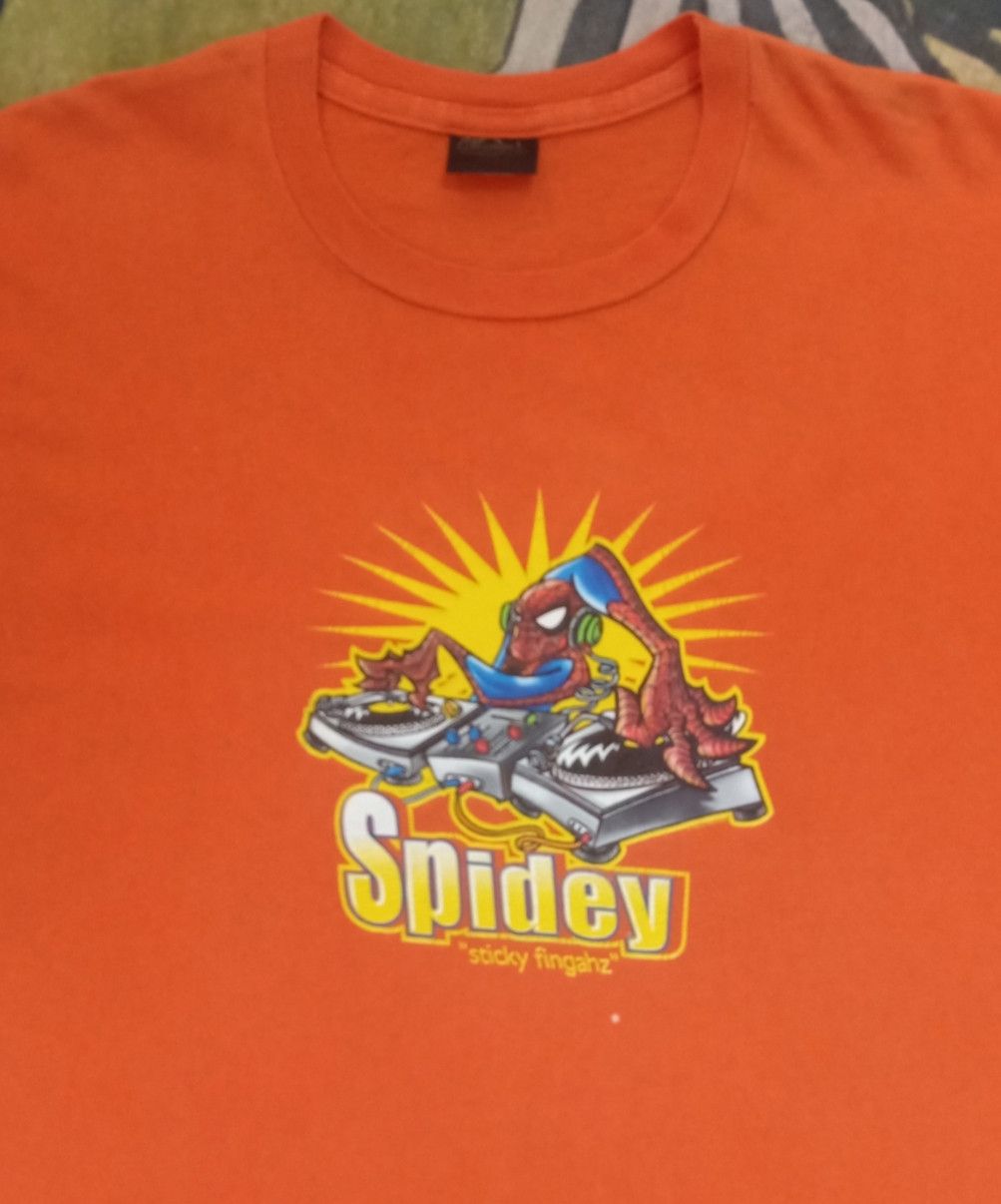 Changes × Marvel Comics × Vintage Vintage 90s Spiderman : Spidey "sticky fingahz" T-shirt Size US L / EU 52-54 / 3 - 3 Thumbnail