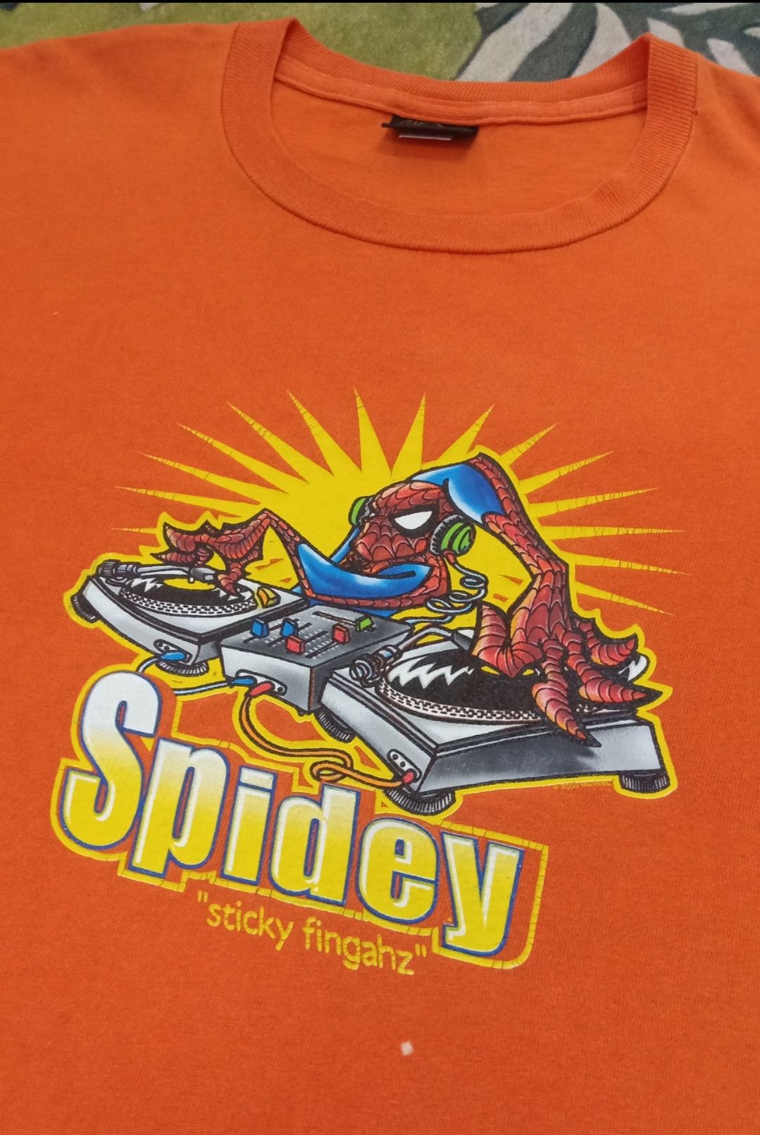 Changes × Marvel Comics × Vintage Vintage 90s Spiderman : Spidey "sticky fingahz" T-shirt Size US L / EU 52-54 / 3 - 4 Thumbnail