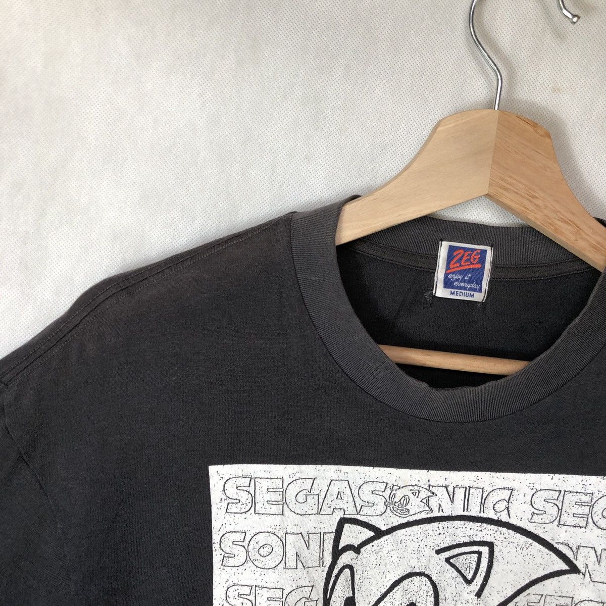 Anime Rare! Vintage Sega Sonic Distressed Fade Tee Size US M / EU 48-50 / 2 - 7 Thumbnail